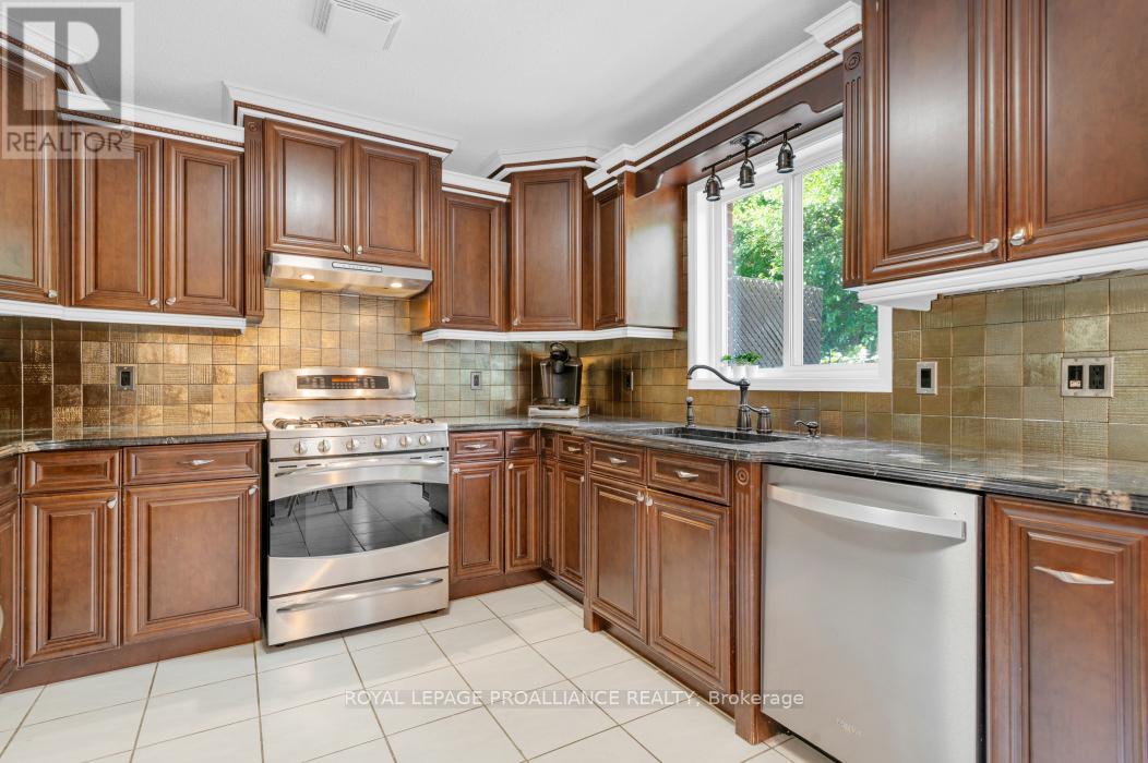 35 Loraine Avenue, Quinte West, Ontario K8V 6R4 - Photo 8 - X12482367