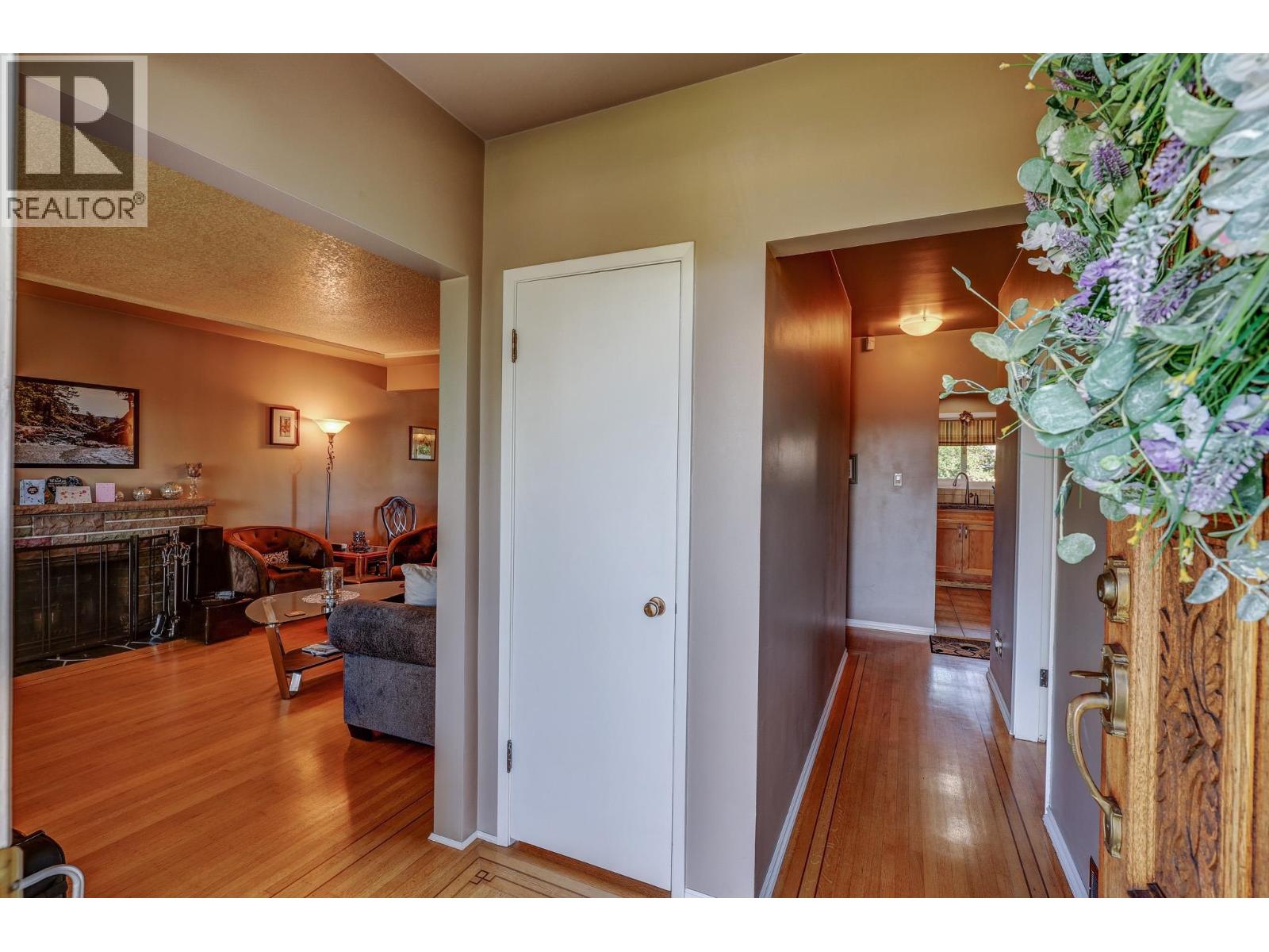8612 11th Avenue, Burnaby, British Columbia  V3N 2P8 - Photo 5 - R3014528