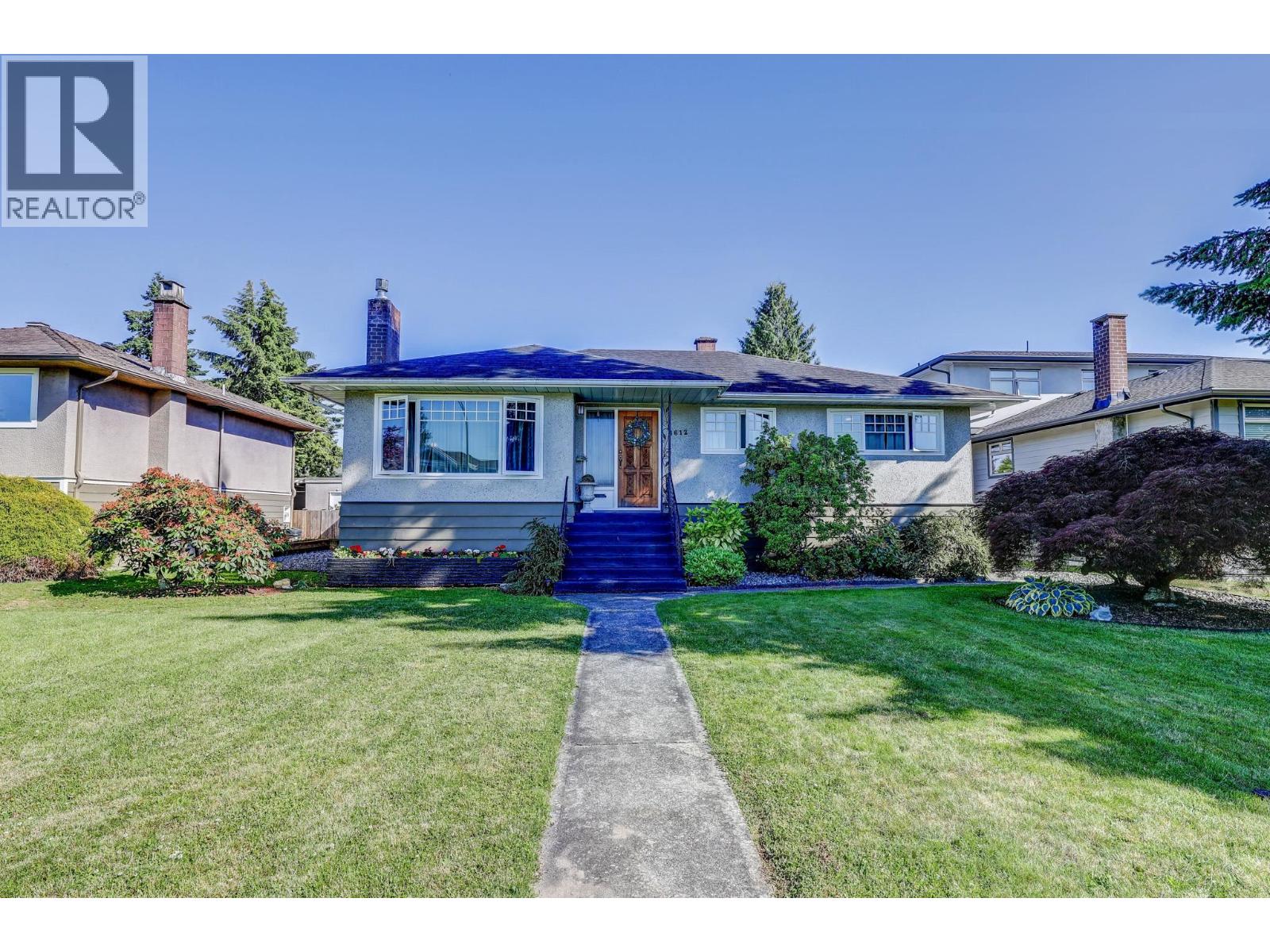8612 11th Avenue, Burnaby, British Columbia  V3N 2P8 - Photo 3 - R3014528