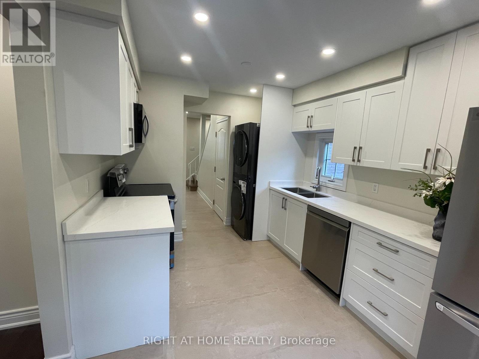 Upper Unit - 139 Riverview Street, Oakville, Ontario  L6L 5P6 - Photo 13 - W12482463