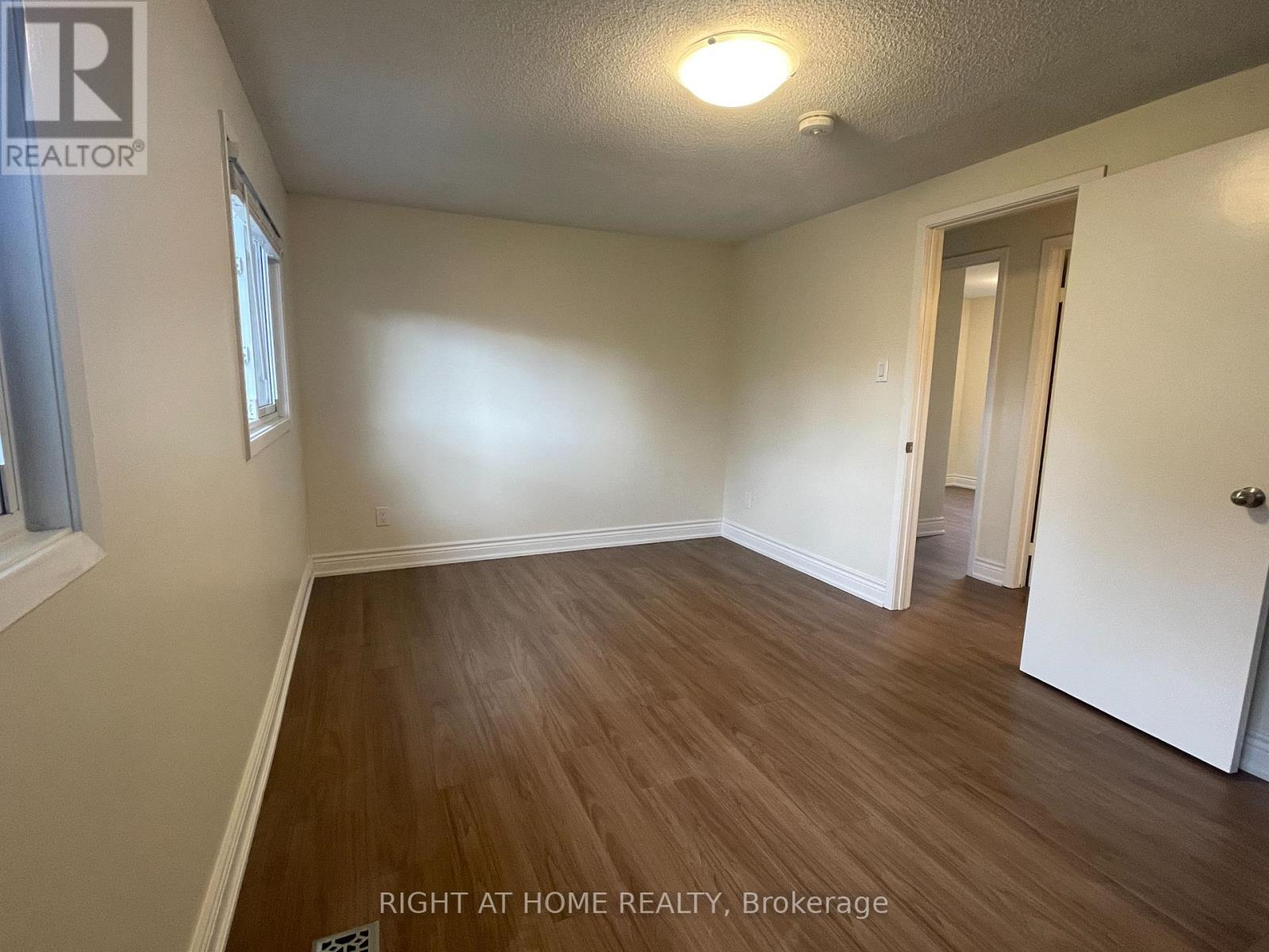 Upper Unit - 139 Riverview Street, Oakville, Ontario  L6L 5P6 - Photo 21 - W12482463