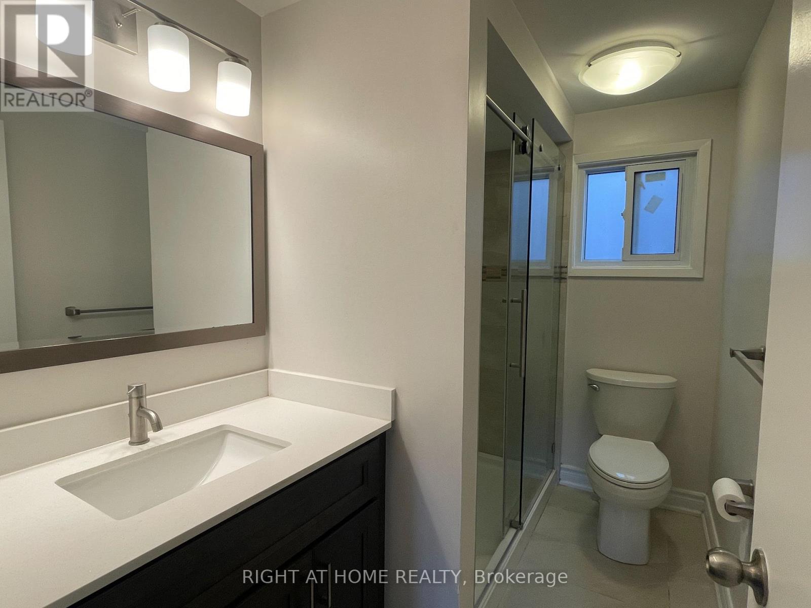 Upper Unit - 139 Riverview Street, Oakville, Ontario  L6L 5P6 - Photo 22 - W12482463