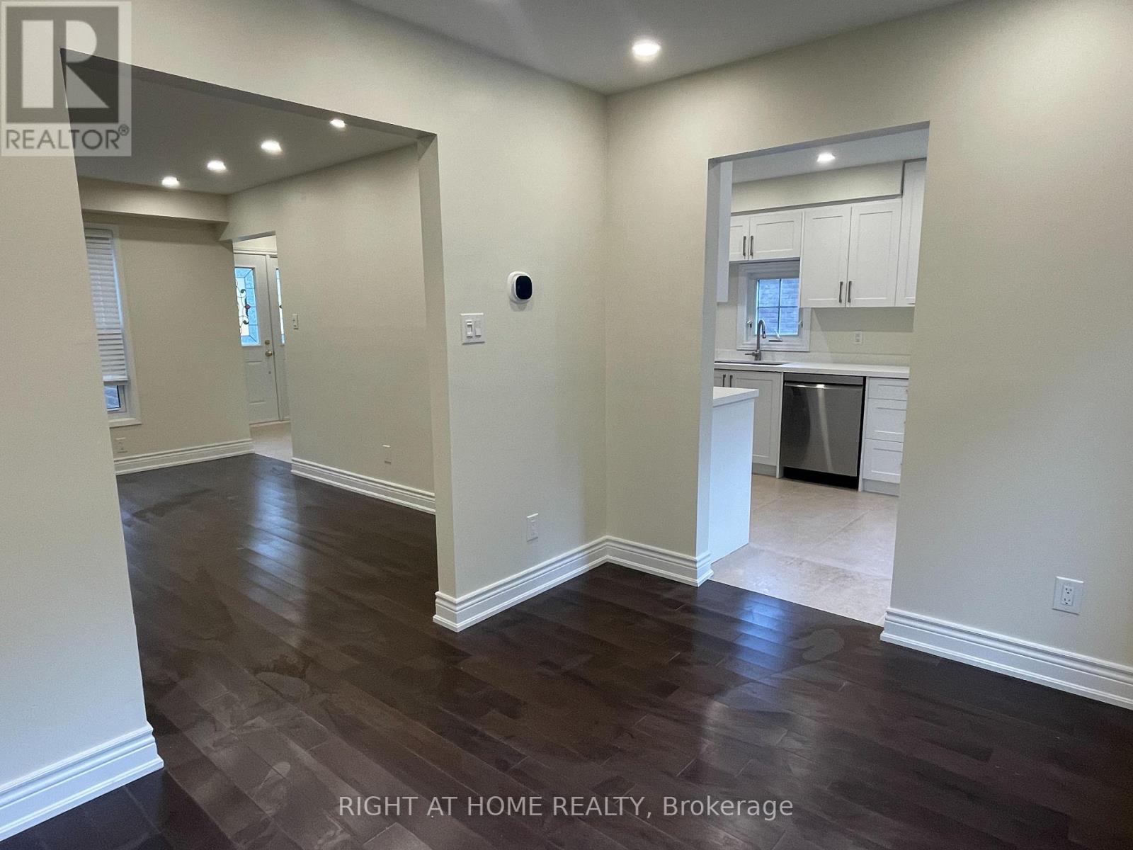 Upper Unit - 139 Riverview Street, Oakville, Ontario  L6L 5P6 - Photo 6 - W12482463