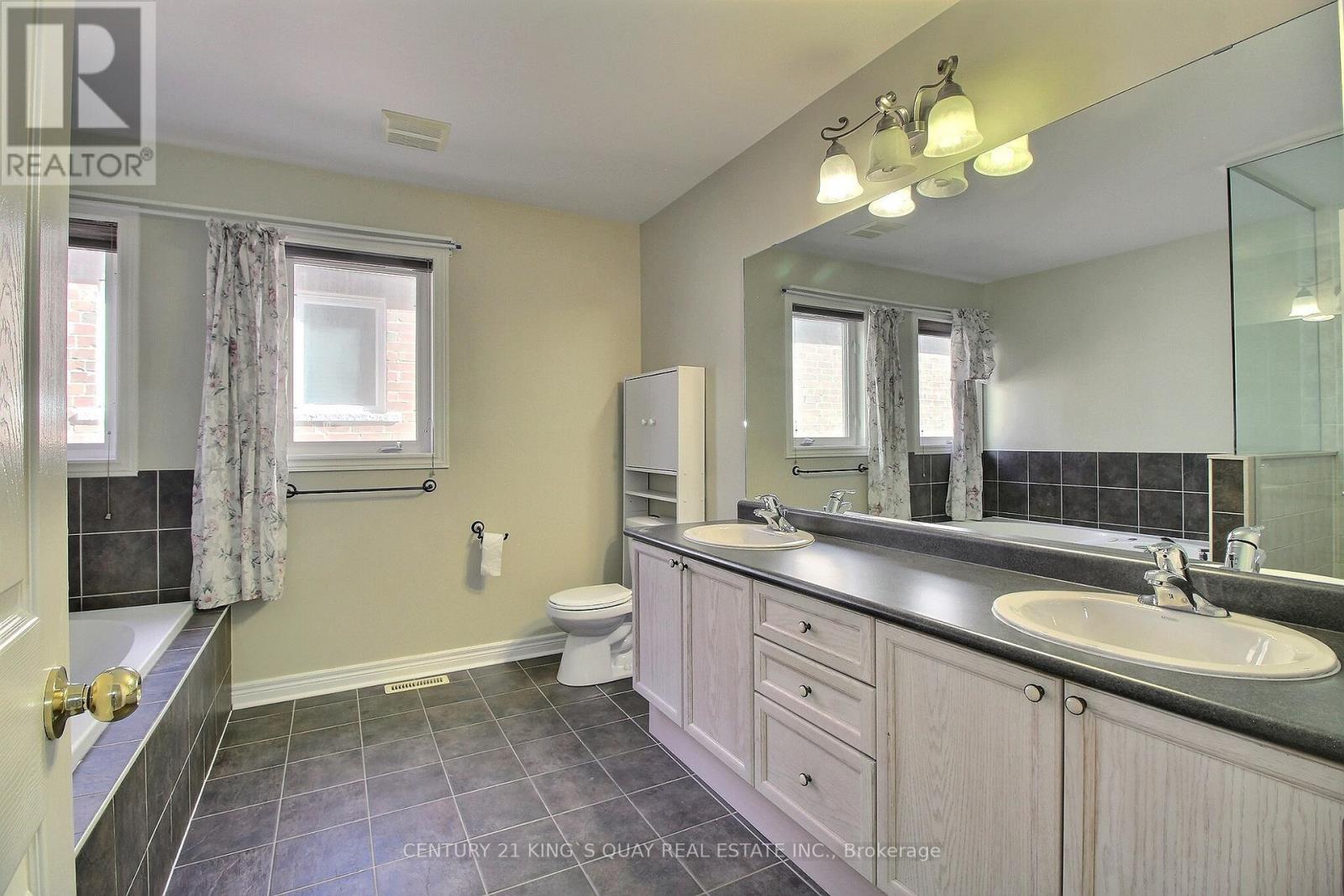 60 The Fairways, Markham, Ontario  L6C 3B3 - Photo 22 - N12482288