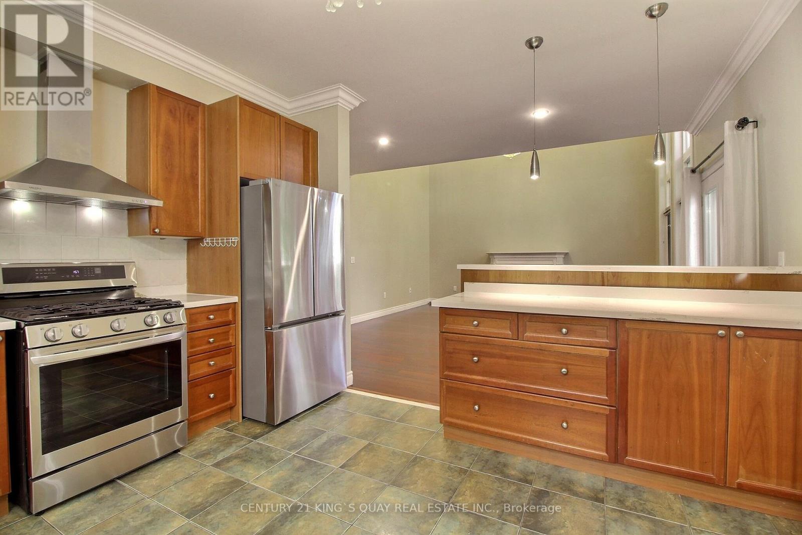 60 The Fairways, Markham, Ontario  L6C 3B3 - Photo 6 - N12482288