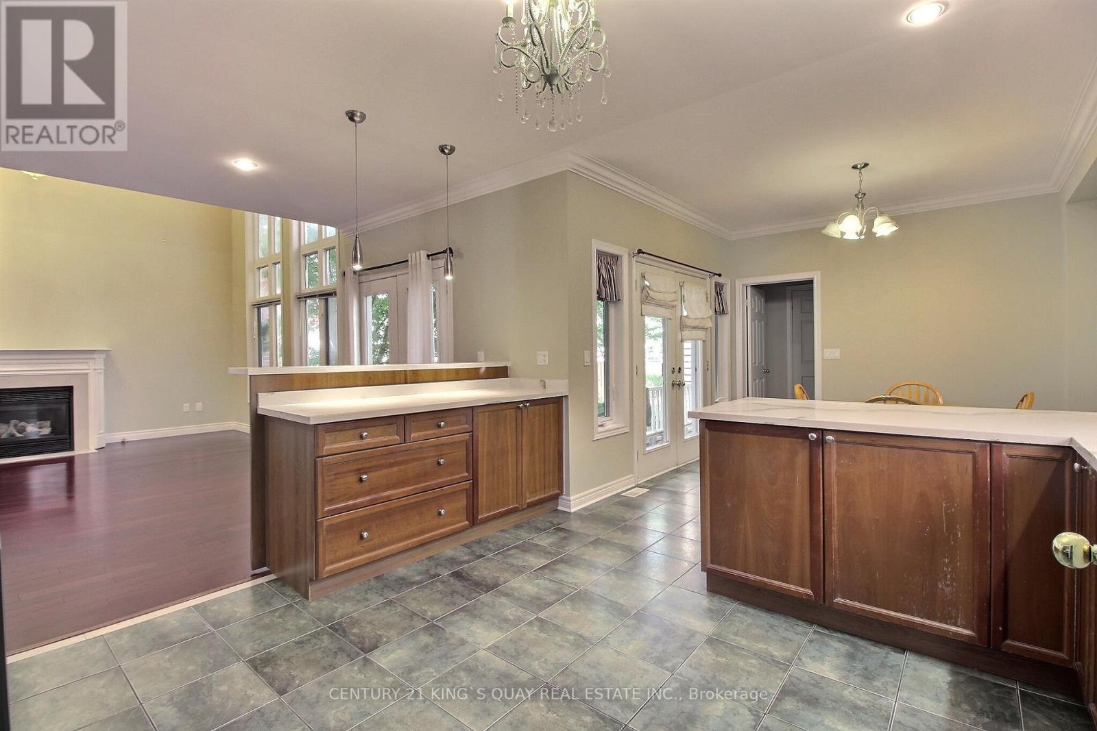 60 The Fairways, Markham, Ontario  L6C 3B3 - Photo 5 - N12482288