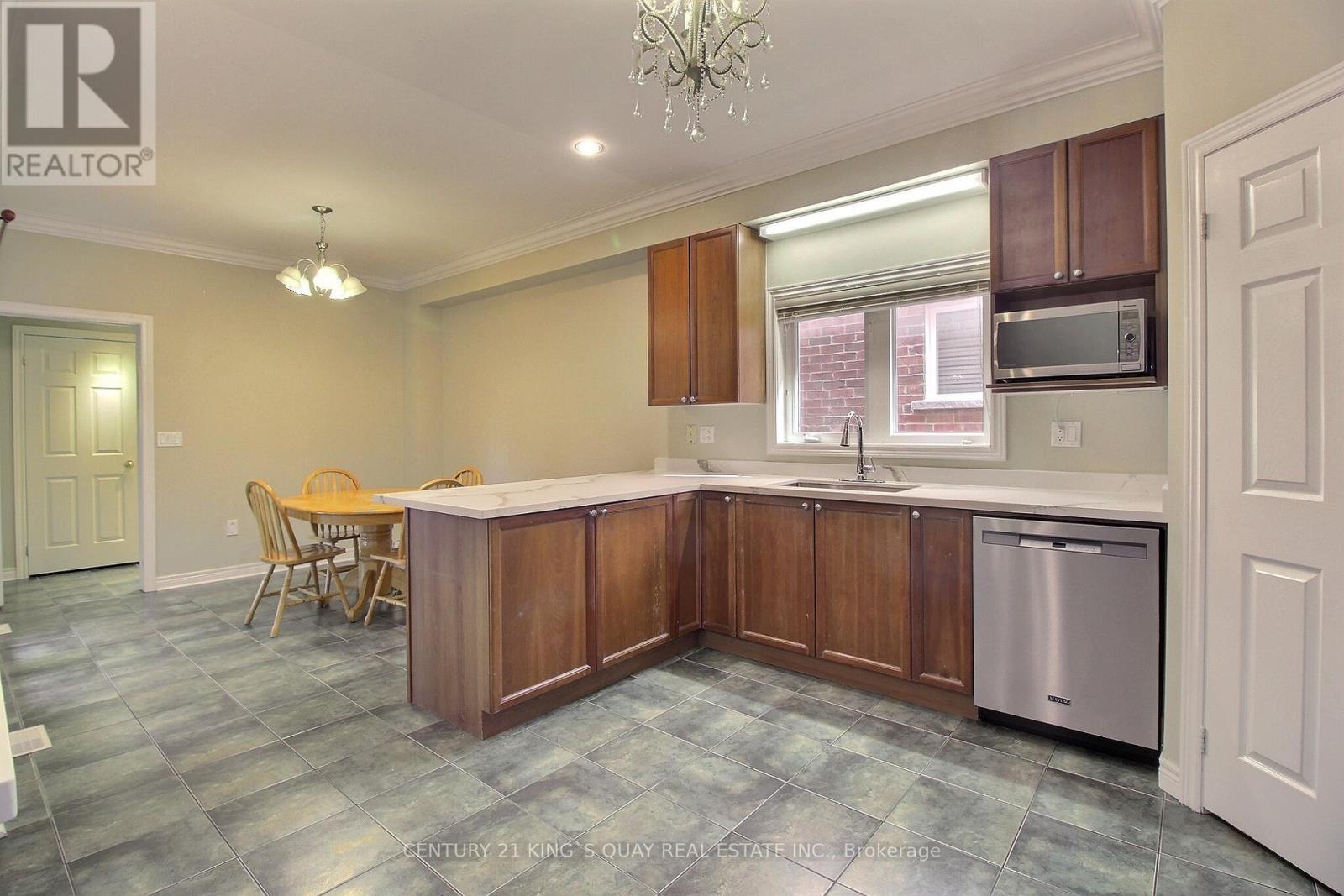 60 The Fairways, Markham, Ontario  L6C 3B3 - Photo 7 - N12482288