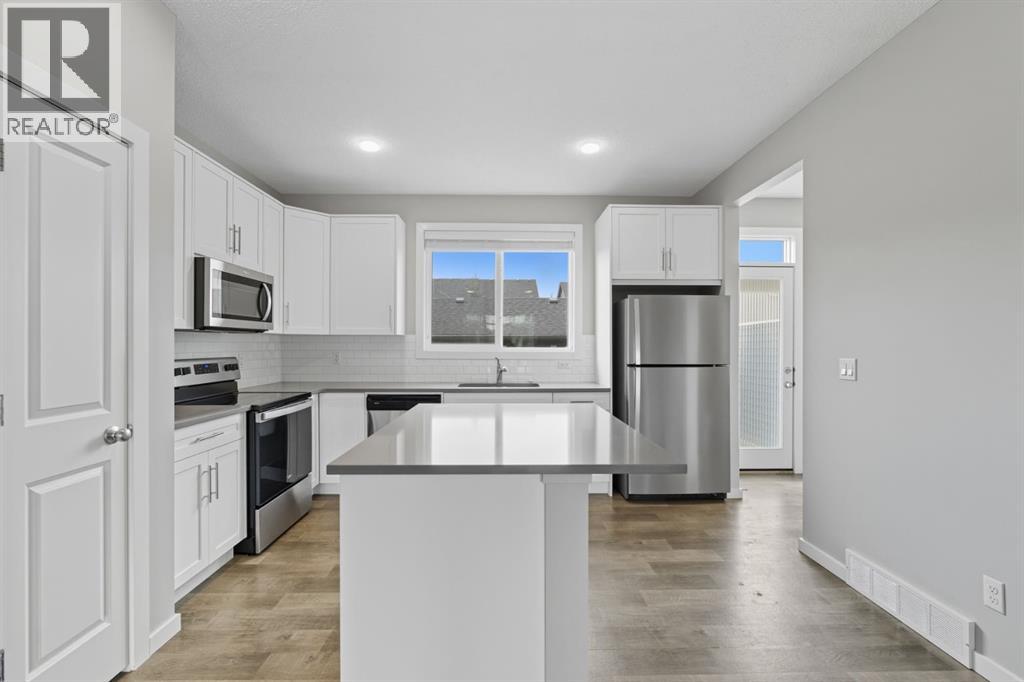 167 Highview Gate Se, Airdrie, Alberta  T4A 3L6 - Photo 4 - A2262364