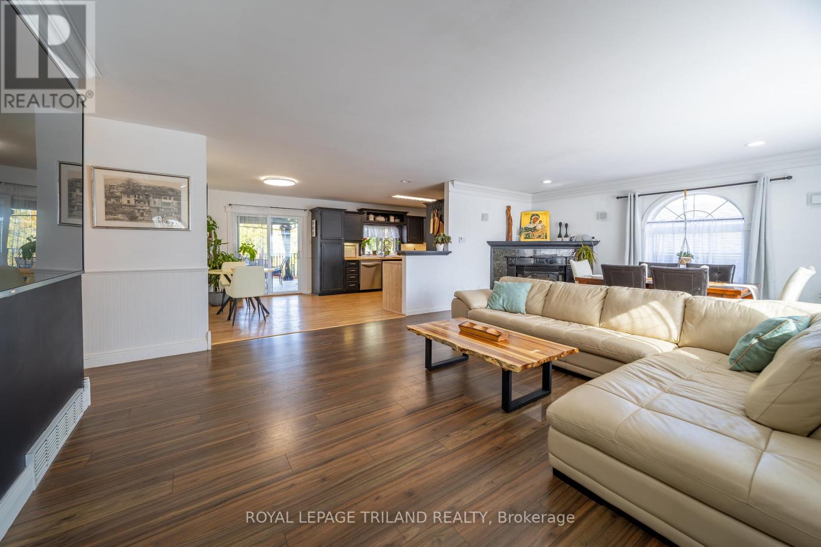 212 Golfview Street, Lambton Shores, Ontario  N0M 2N0 - Photo 14 - X12482479