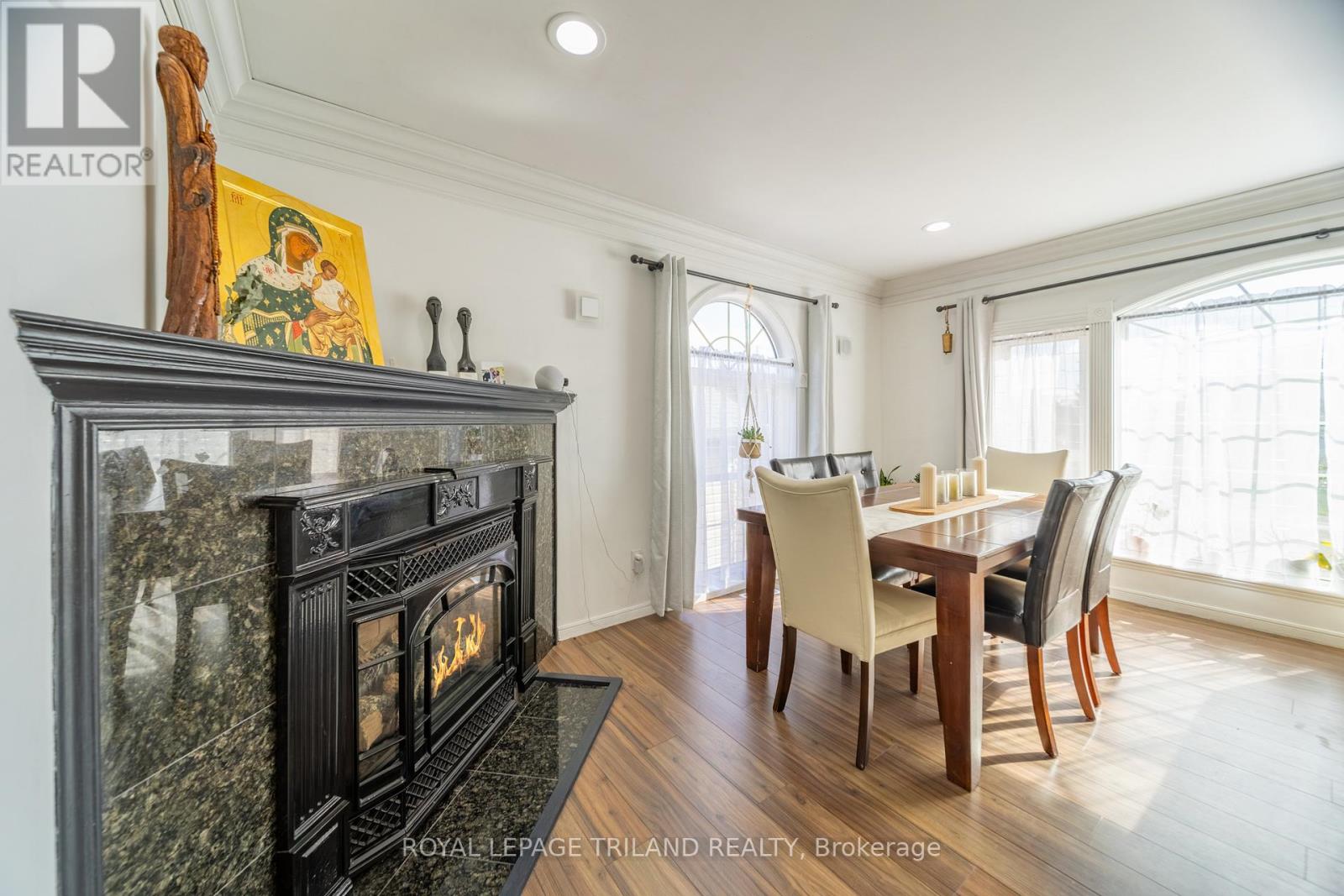 212 Golfview Street, Lambton Shores, Ontario  N0M 2N0 - Photo 15 - X12482479