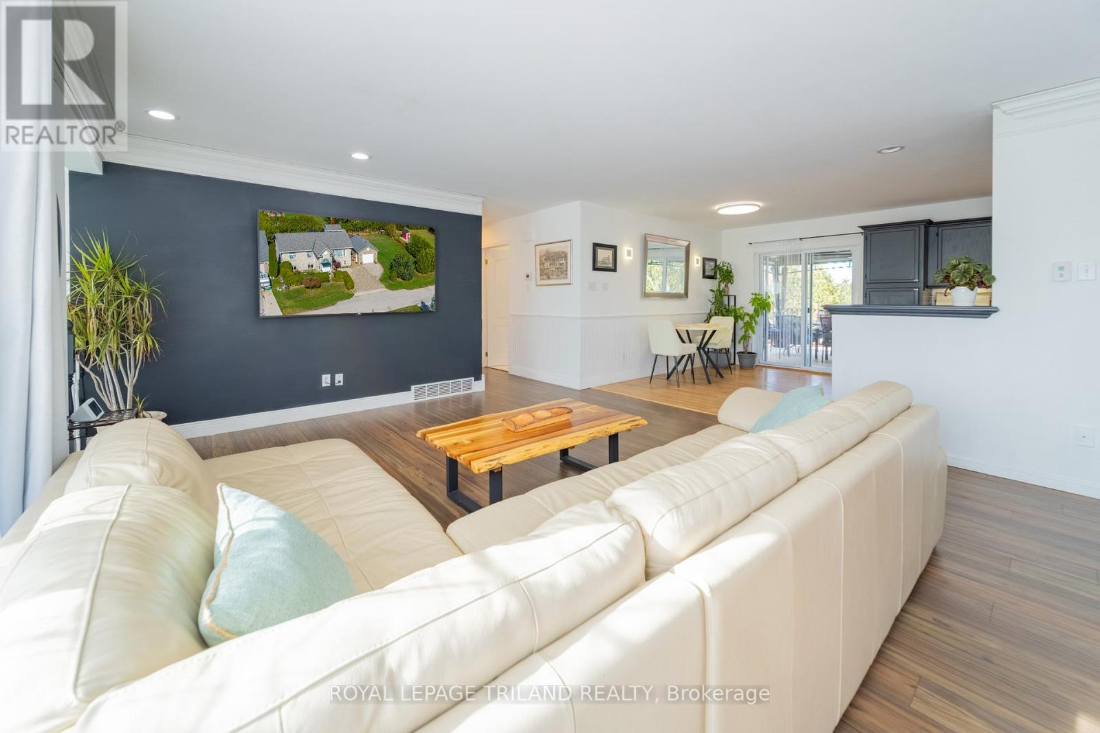 212 Golfview Street, Lambton Shores, Ontario  N0M 2N0 - Photo 16 - X12482479