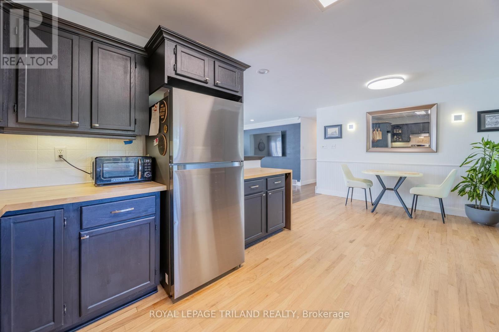 212 Golfview Street, Lambton Shores, Ontario  N0M 2N0 - Photo 19 - X12482479