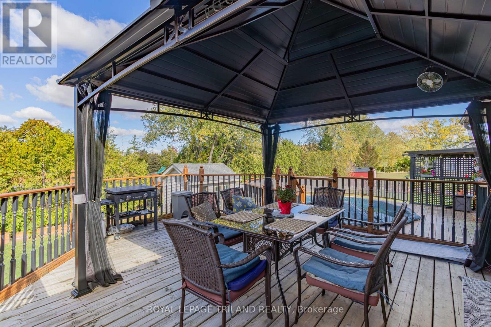 212 Golfview Street, Lambton Shores, Ontario  N0M 2N0 - Photo 22 - X12482479