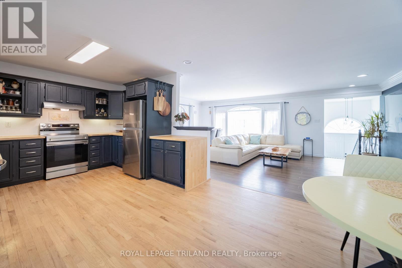 212 Golfview Street, Lambton Shores, Ontario  N0M 2N0 - Photo 23 - X12482479
