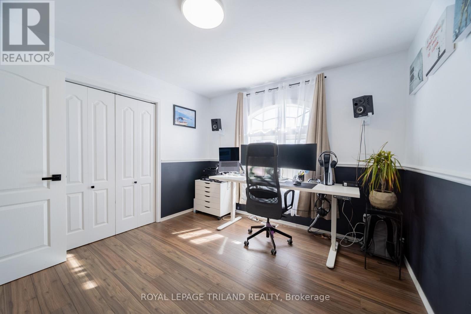 212 Golfview Street, Lambton Shores, Ontario  N0M 2N0 - Photo 25 - X12482479