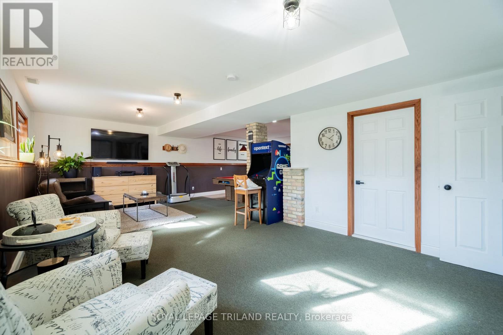 212 Golfview Street, Lambton Shores, Ontario  N0M 2N0 - Photo 29 - X12482479