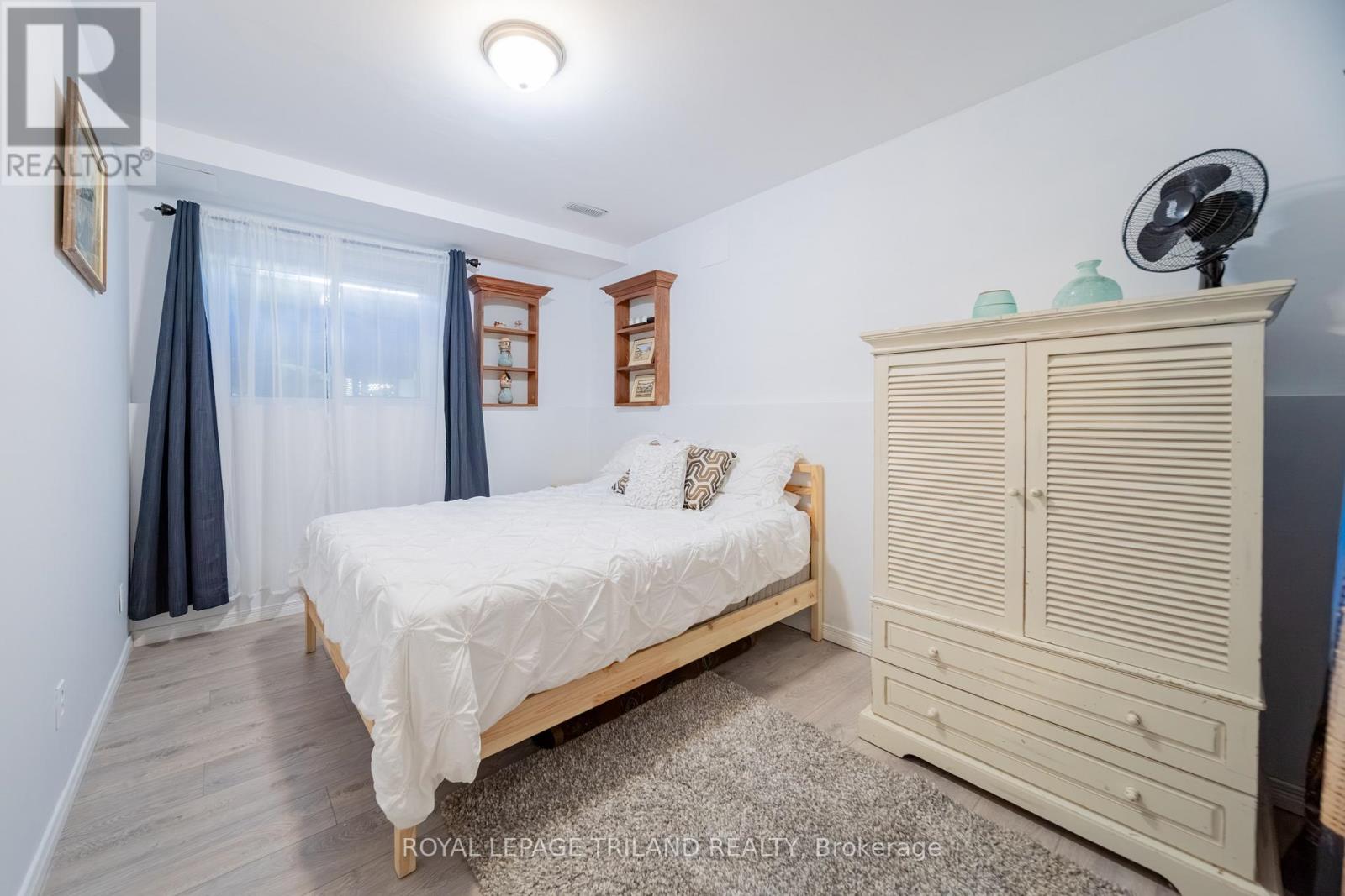 212 Golfview Street, Lambton Shores, Ontario  N0M 2N0 - Photo 34 - X12482479