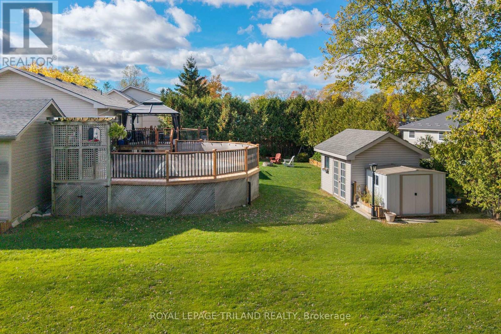 212 Golfview Street, Lambton Shores, Ontario  N0M 2N0 - Photo 43 - X12482479