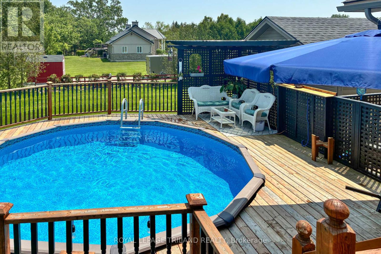 212 Golfview Street, Lambton Shores, Ontario  N0M 2N0 - Photo 44 - X12482479