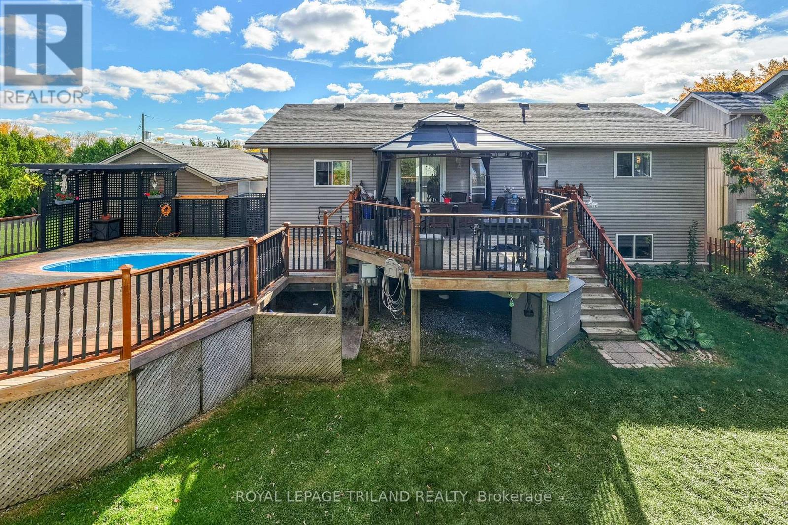212 Golfview Street, Lambton Shores, Ontario  N0M 2N0 - Photo 45 - X12482479