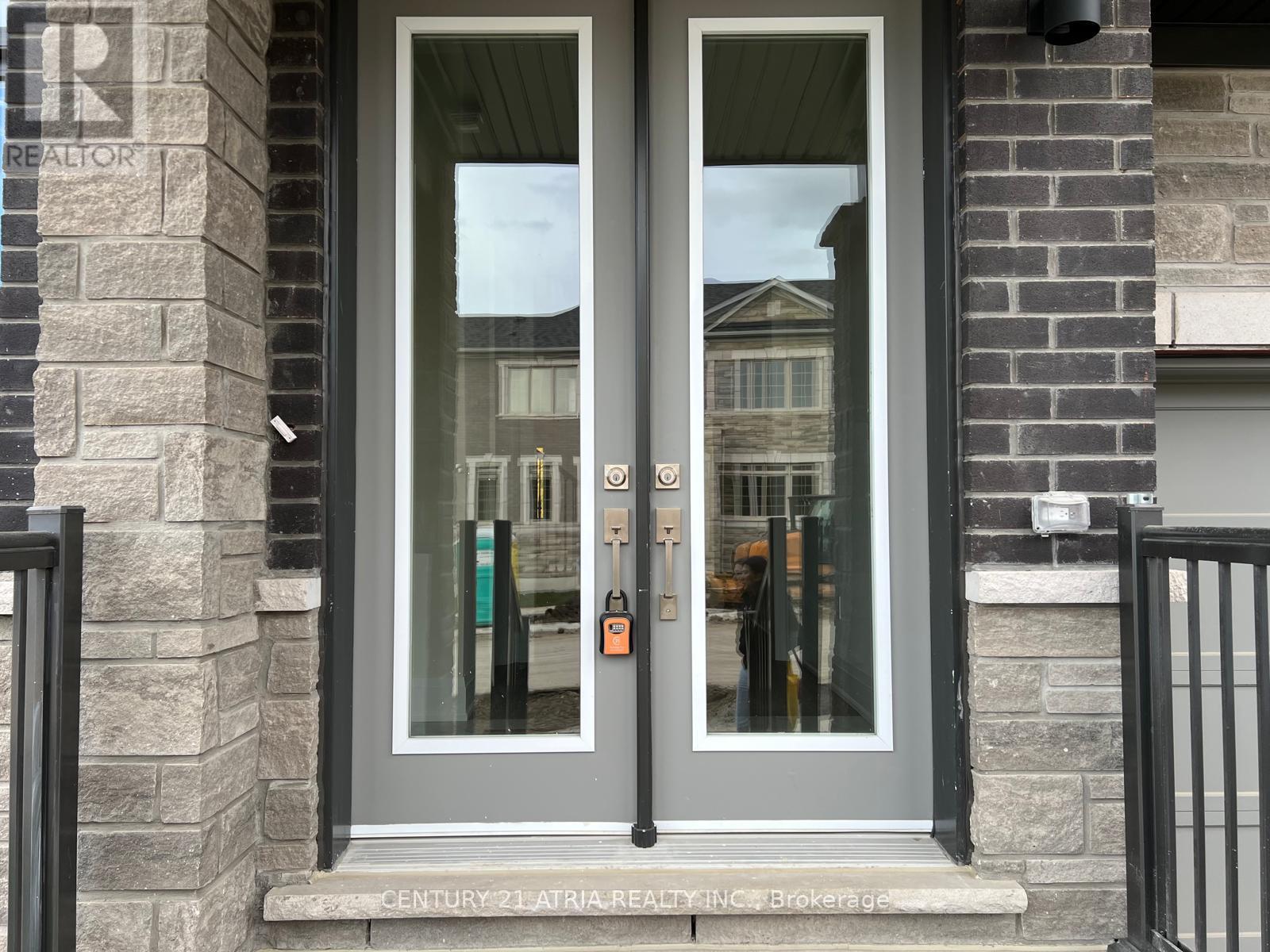 46 Boccella Crescent, Richmond Hill, Ontario  L4B 0J1 - Photo 4 - N12482307