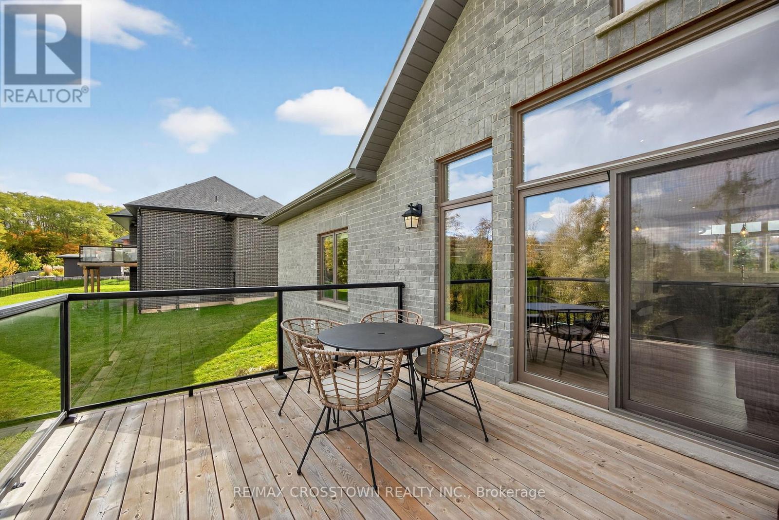 72 Glenhuron Drive, Springwater (Midhurst), Ontario  L4M 6T4 - Photo 10 - S12482489