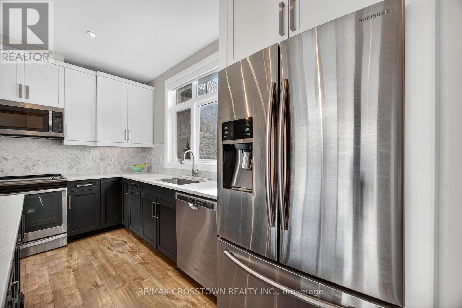 72 Glenhuron Drive, Springwater (Midhurst), Ontario  L4M 6T4 - Photo 14 - S12482489