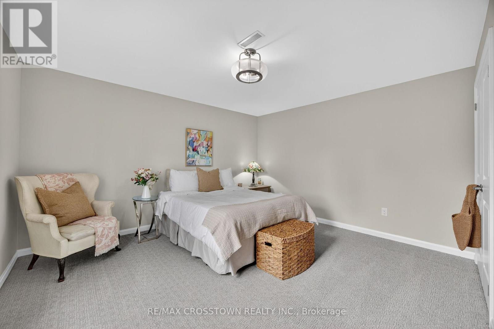 72 Glenhuron Drive, Springwater (Midhurst), Ontario  L4M 6T4 - Photo 33 - S12482489