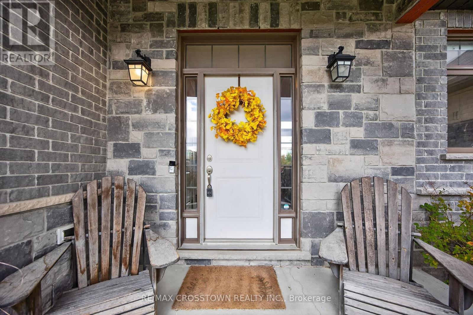 72 Glenhuron Drive, Springwater (Midhurst), Ontario  L4M 6T4 - Photo 4 - S12482489