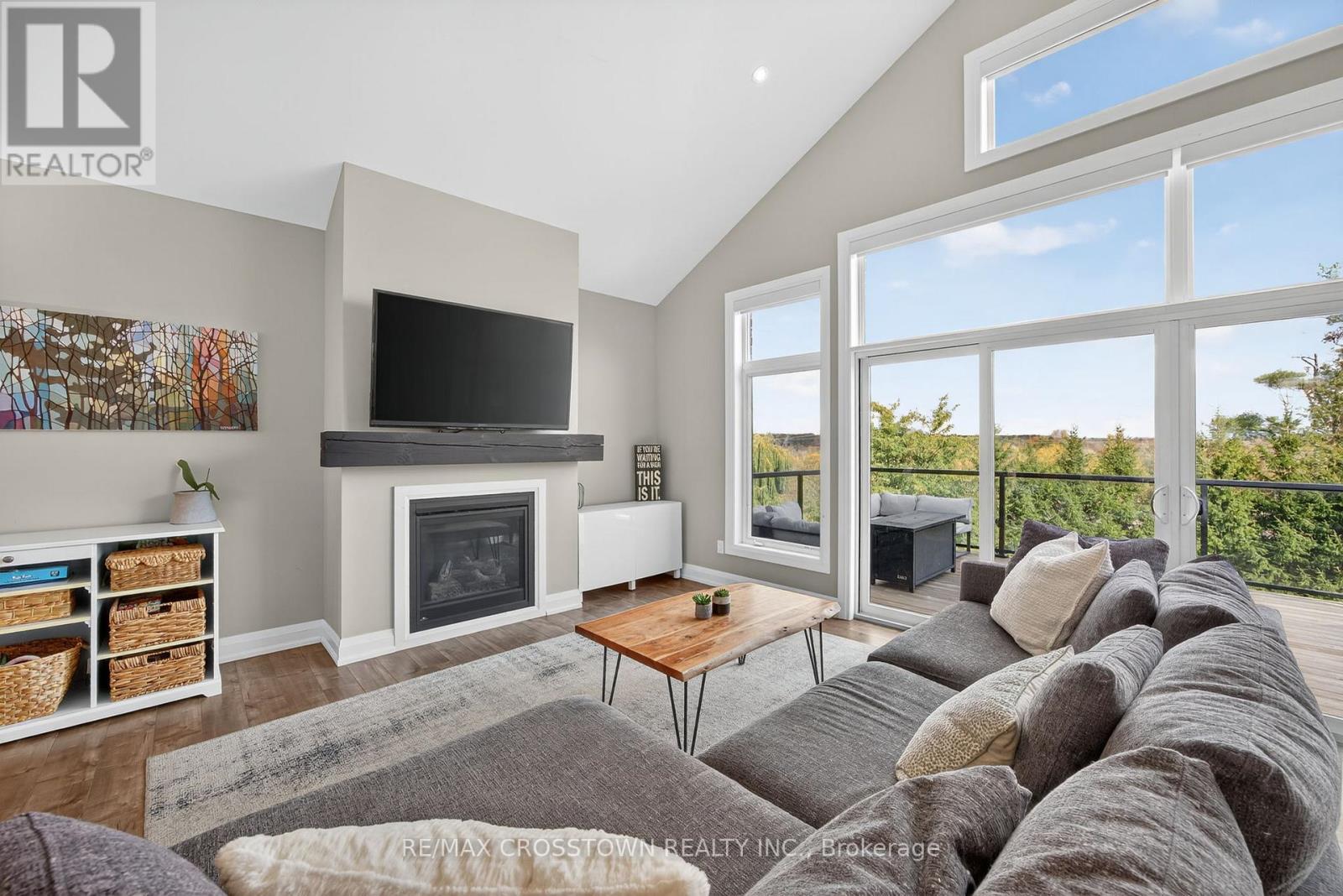 72 Glenhuron Drive, Springwater (Midhurst), Ontario  L4M 6T4 - Photo 6 - S12482489