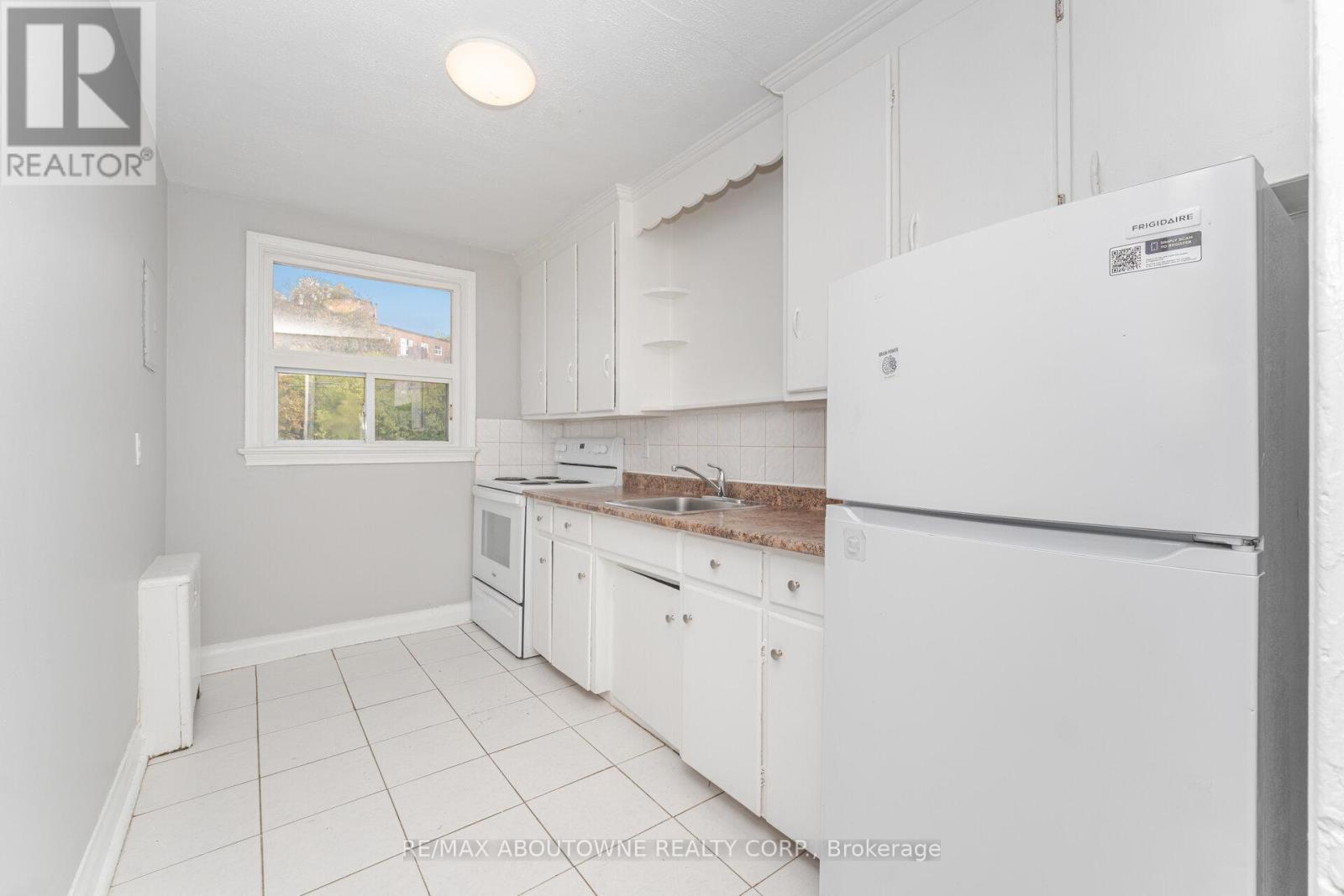 3 - 1031 Churchill Avenue E, Oakville, Ontario  L6H 1A3 - Photo 13 - W12482483