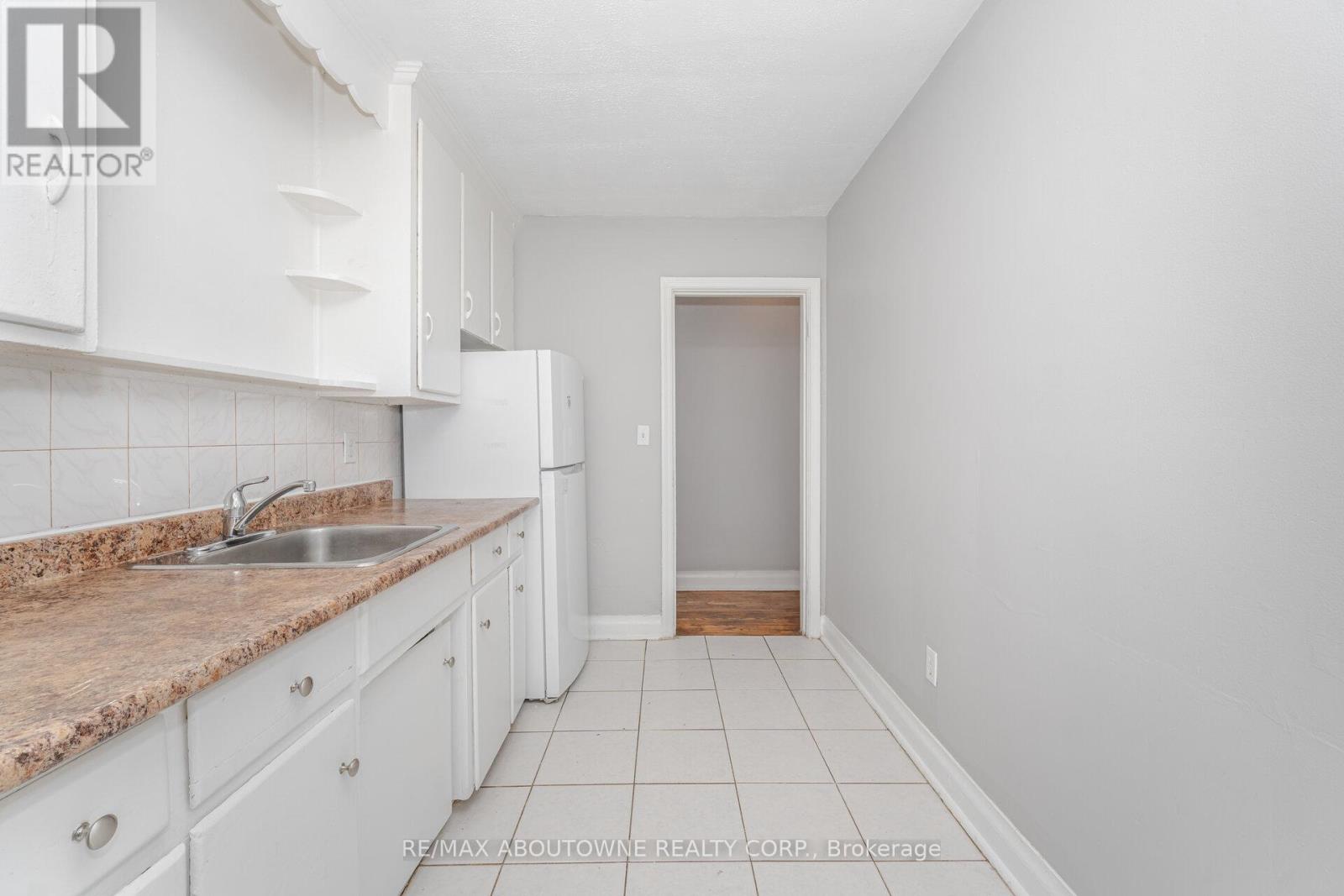 3 - 1031 Churchill Avenue E, Oakville, Ontario  L6H 1A3 - Photo 15 - W12482483