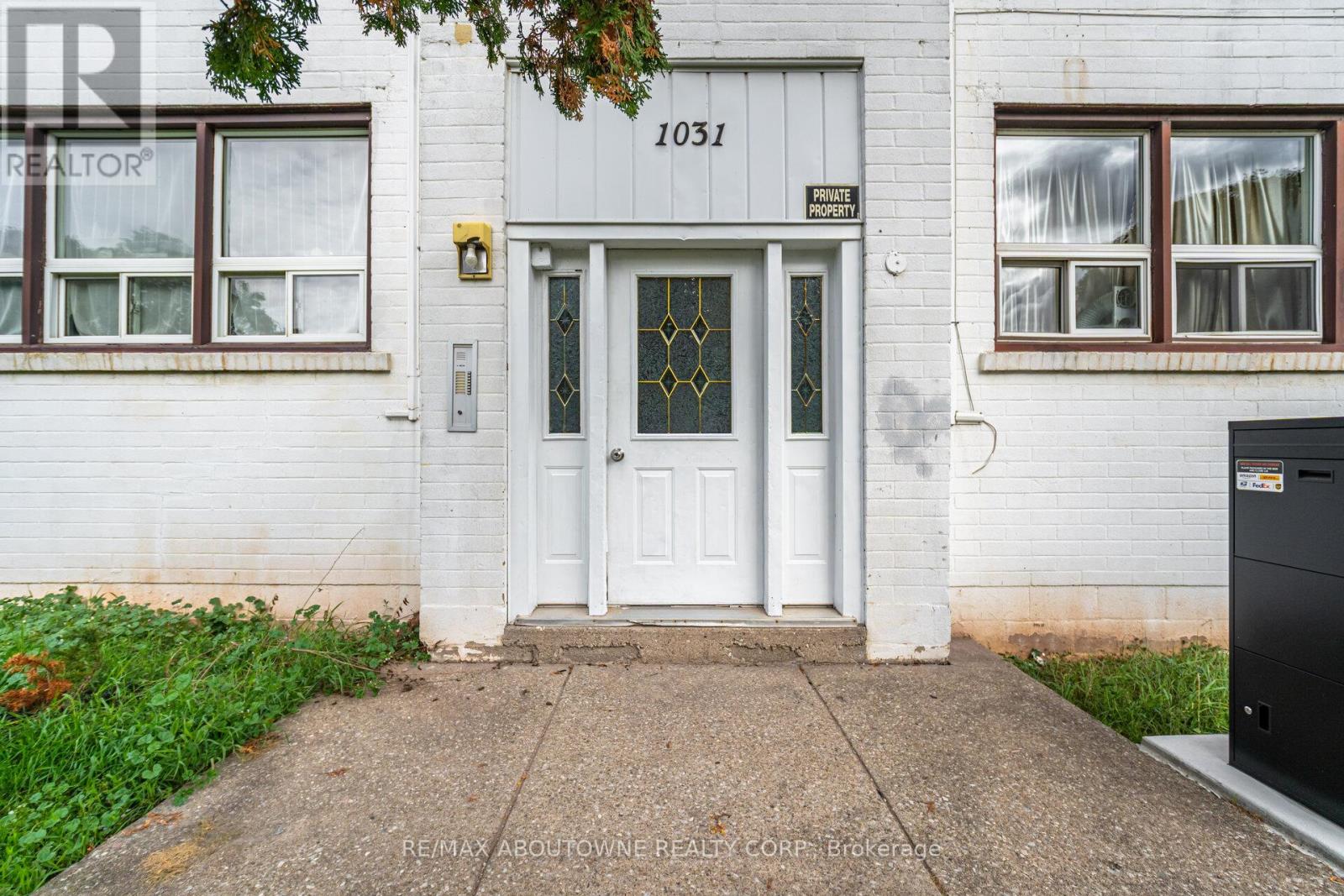 3 - 1031 Churchill Avenue E, Oakville, Ontario  L6H 1A3 - Photo 2 - W12482483