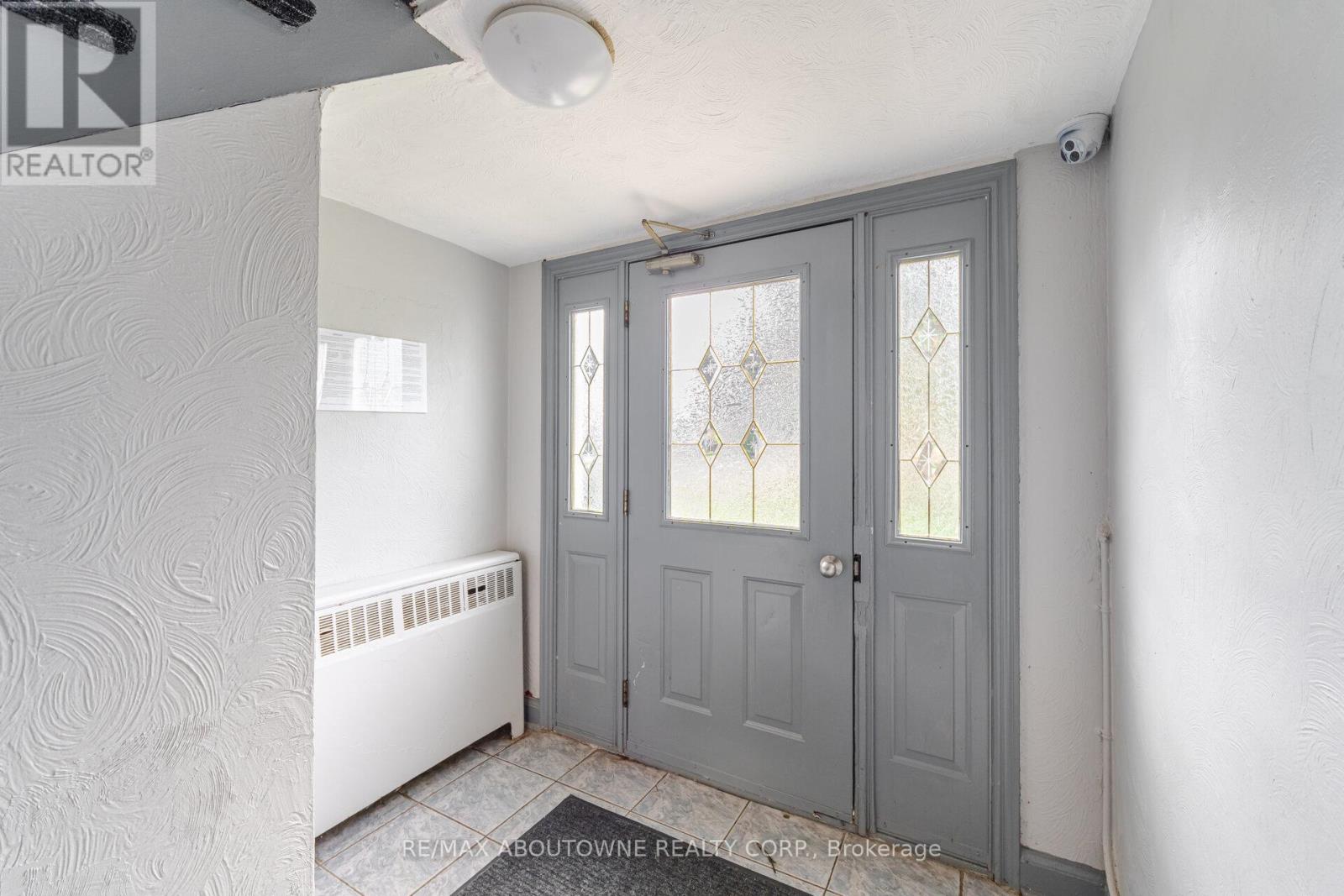 3 - 1031 Churchill Avenue E, Oakville, Ontario  L6H 1A3 - Photo 3 - W12482483