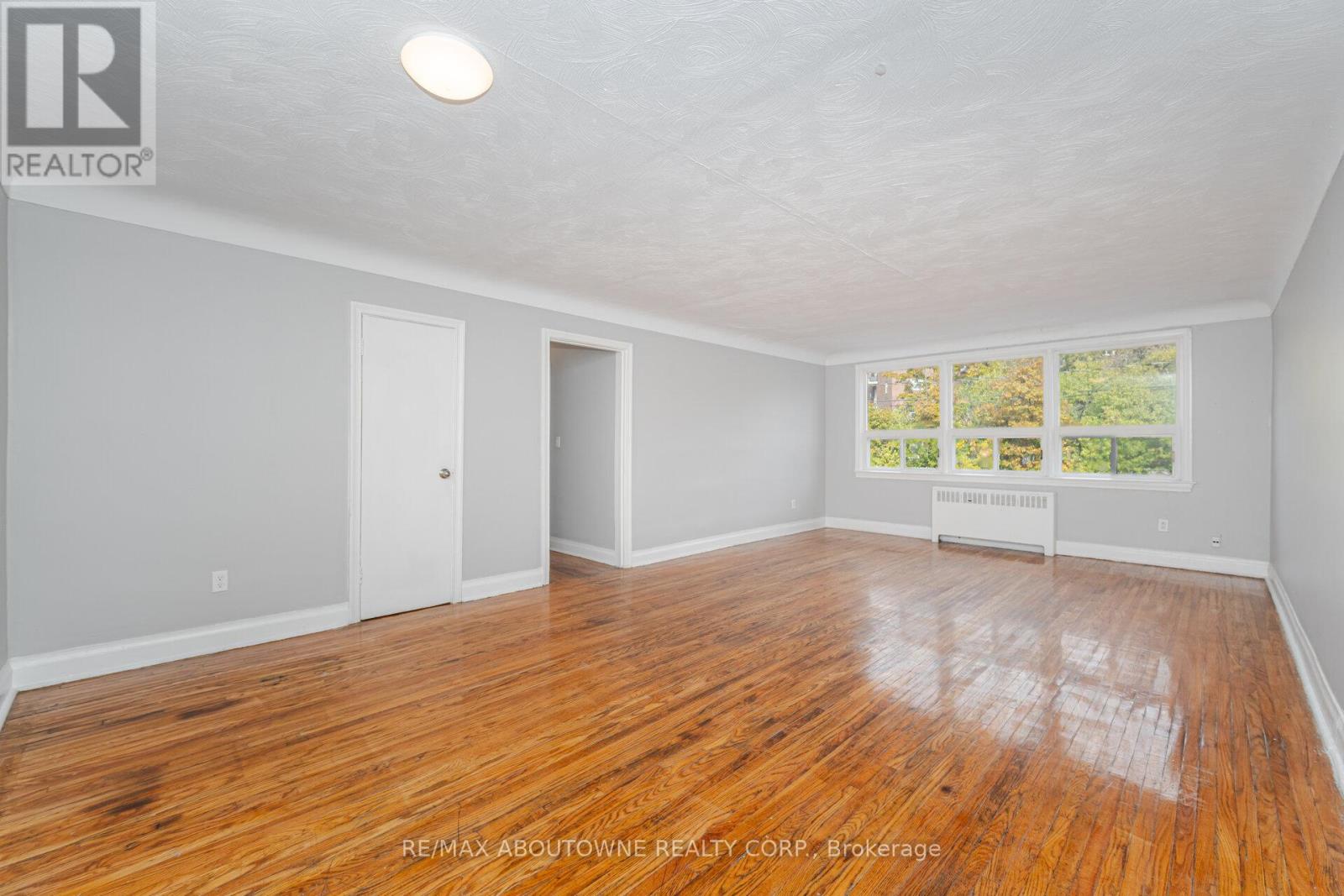 3 - 1031 Churchill Avenue E, Oakville, Ontario  L6H 1A3 - Photo 5 - W12482483