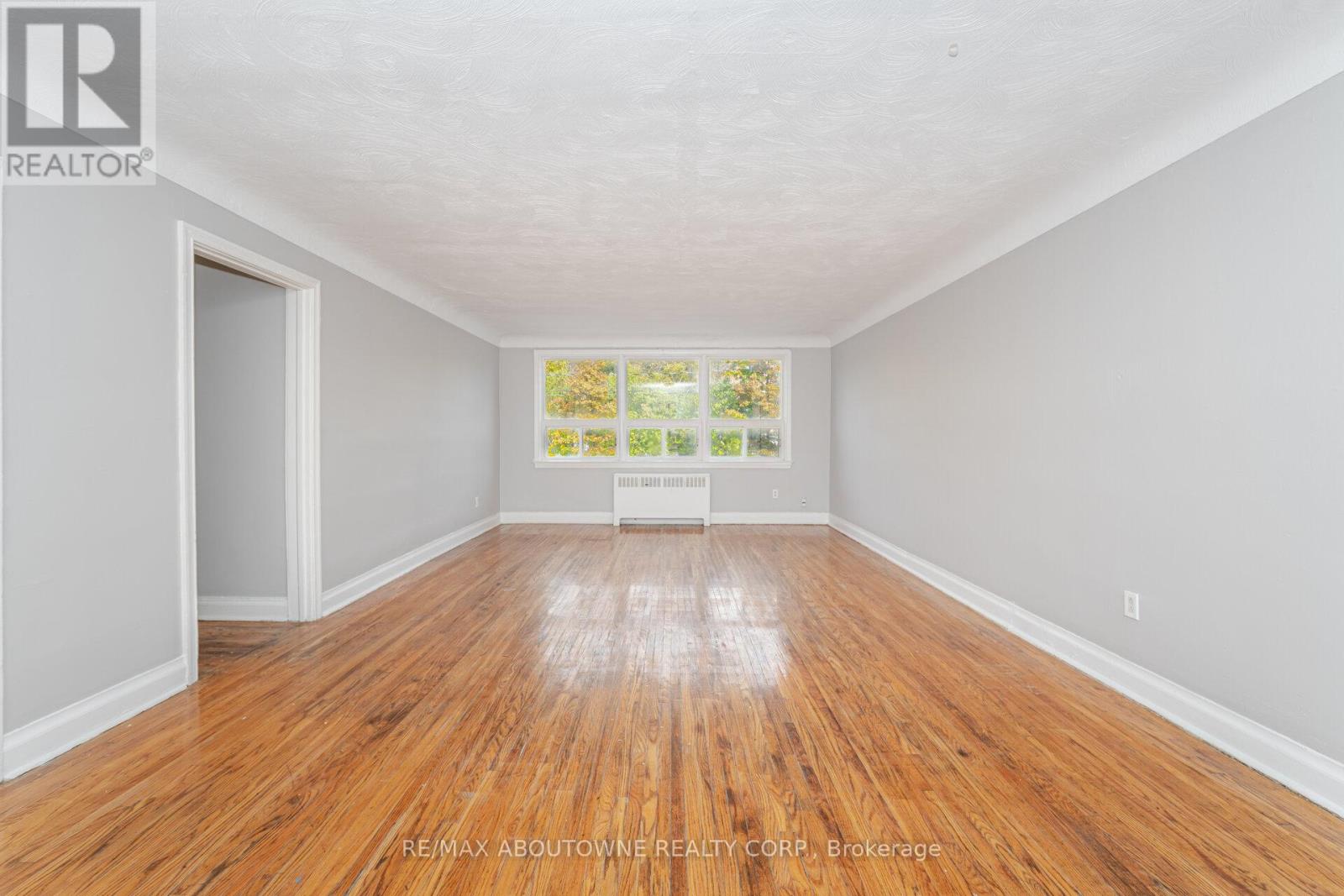 3 - 1031 Churchill Avenue E, Oakville, Ontario  L6H 1A3 - Photo 6 - W12482483