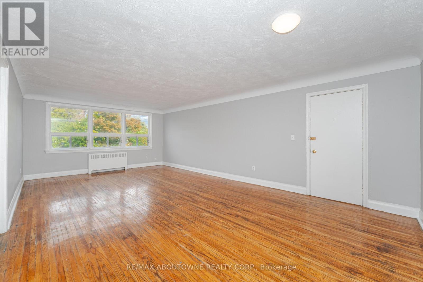 3 - 1031 Churchill Avenue E, Oakville, Ontario  L6H 1A3 - Photo 7 - W12482483