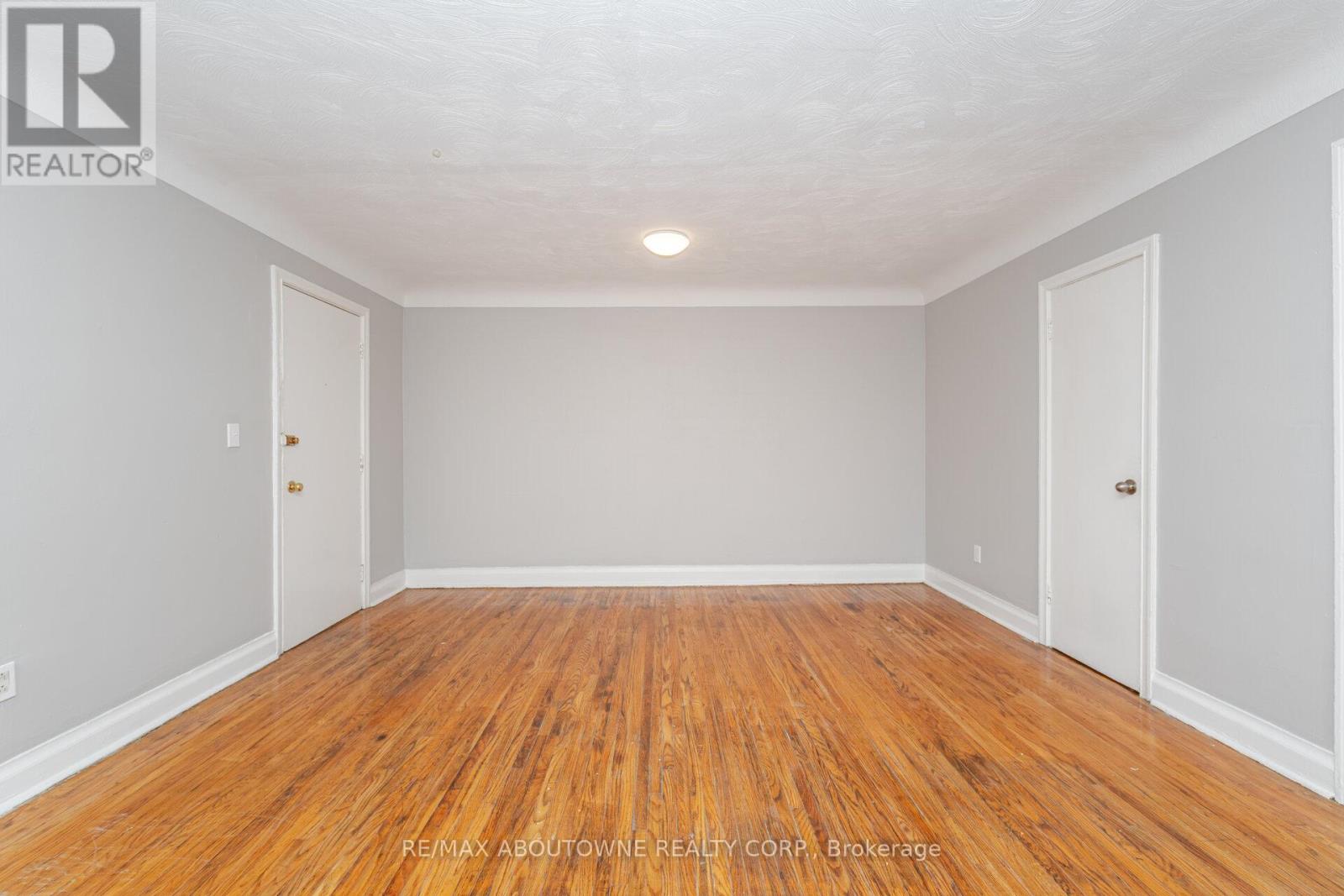3 - 1031 Churchill Avenue E, Oakville, Ontario  L6H 1A3 - Photo 8 - W12482483