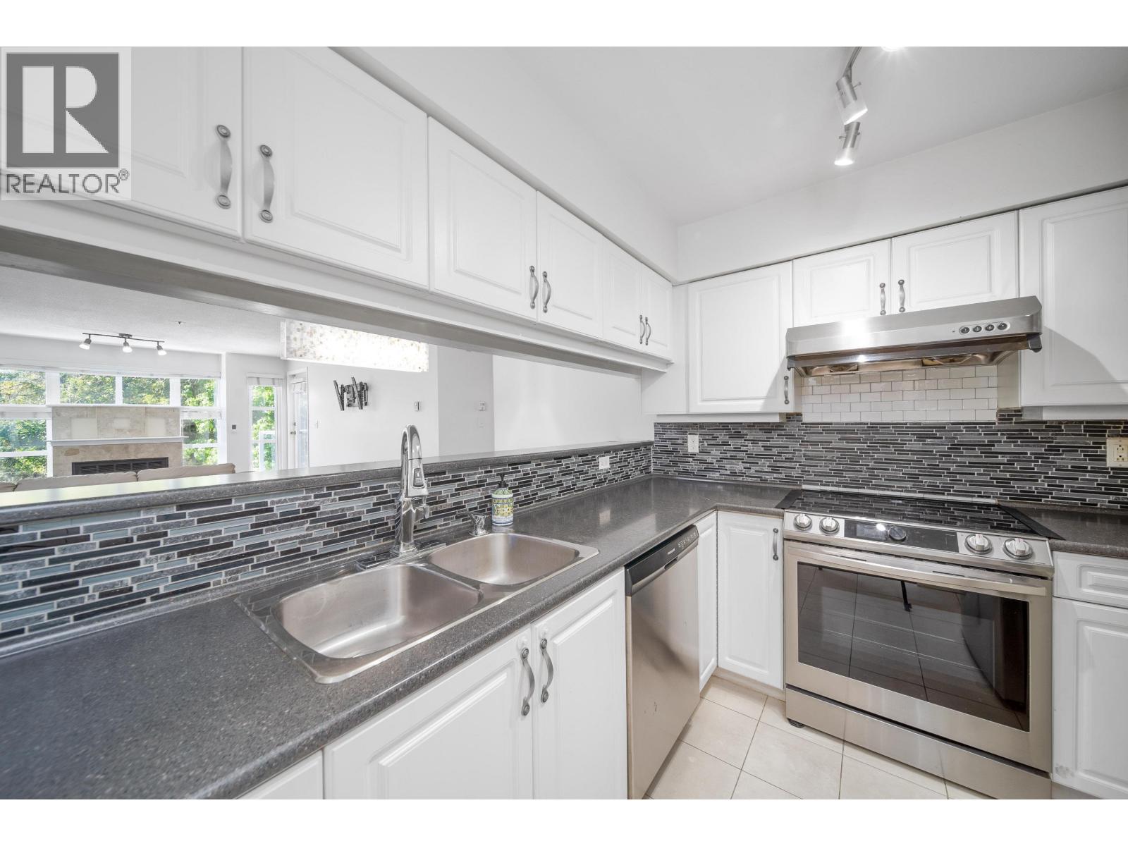 302 8728 Sw Marine Drive, Vancouver, British Columbia  V6P 6A4 - Photo 11 - R3046868