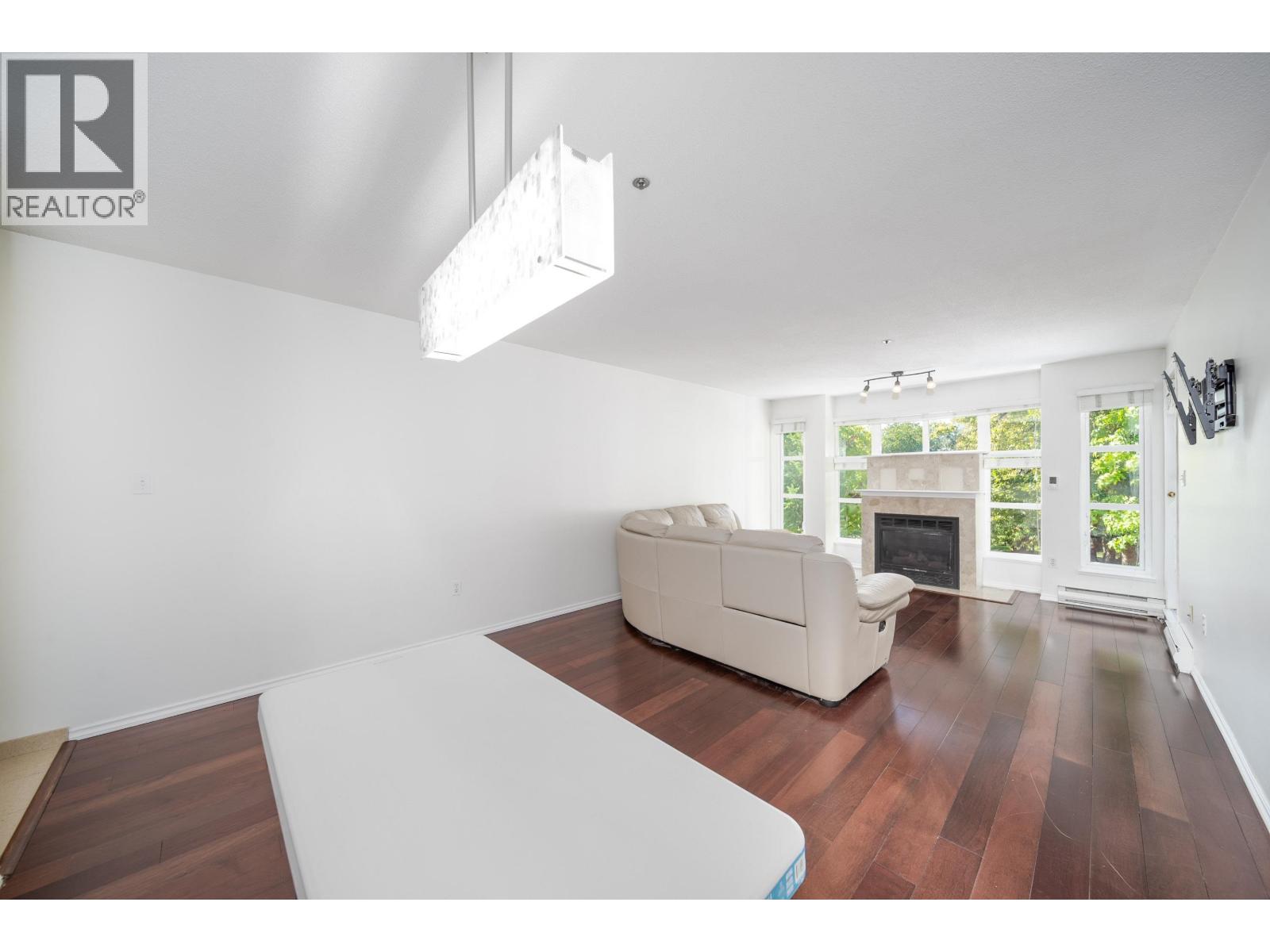302 8728 Sw Marine Drive, Vancouver, British Columbia  V6P 6A4 - Photo 2 - R3046868