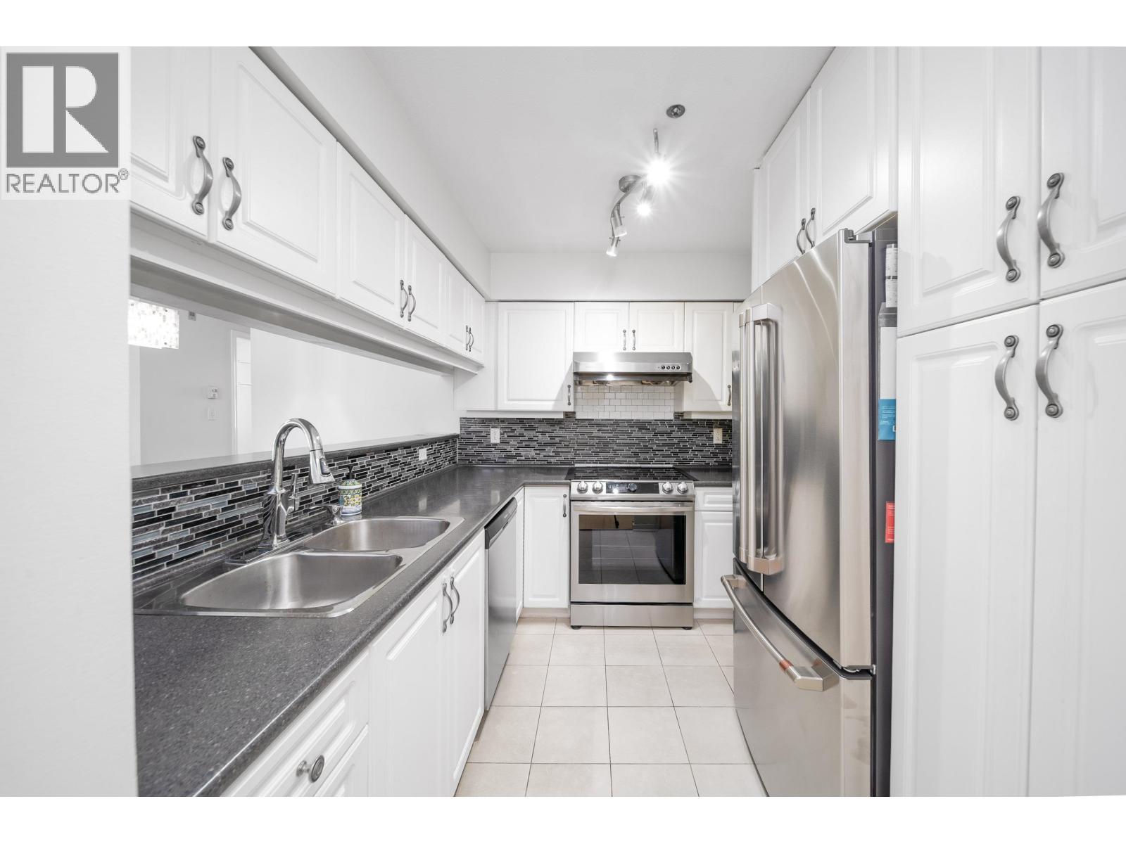 302 8728 Sw Marine Drive, Vancouver, British Columbia  V6P 6A4 - Photo 12 - R3046868