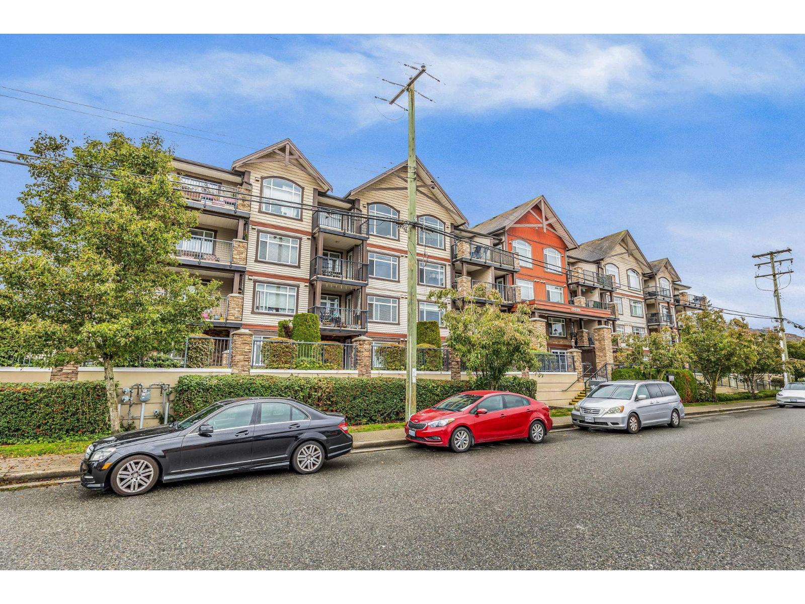 202 19939 55a Avenue, Langley, British Columbia  V3A 3X4 - Photo 2 - R3054479