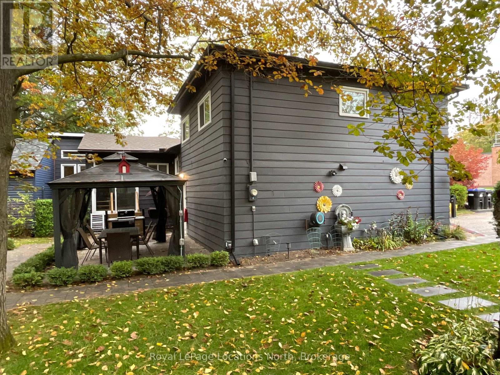 184 Dunkerron Avenue, Wasaga Beach, Ontario  L9Z 2G8 - Photo 4 - S12459071