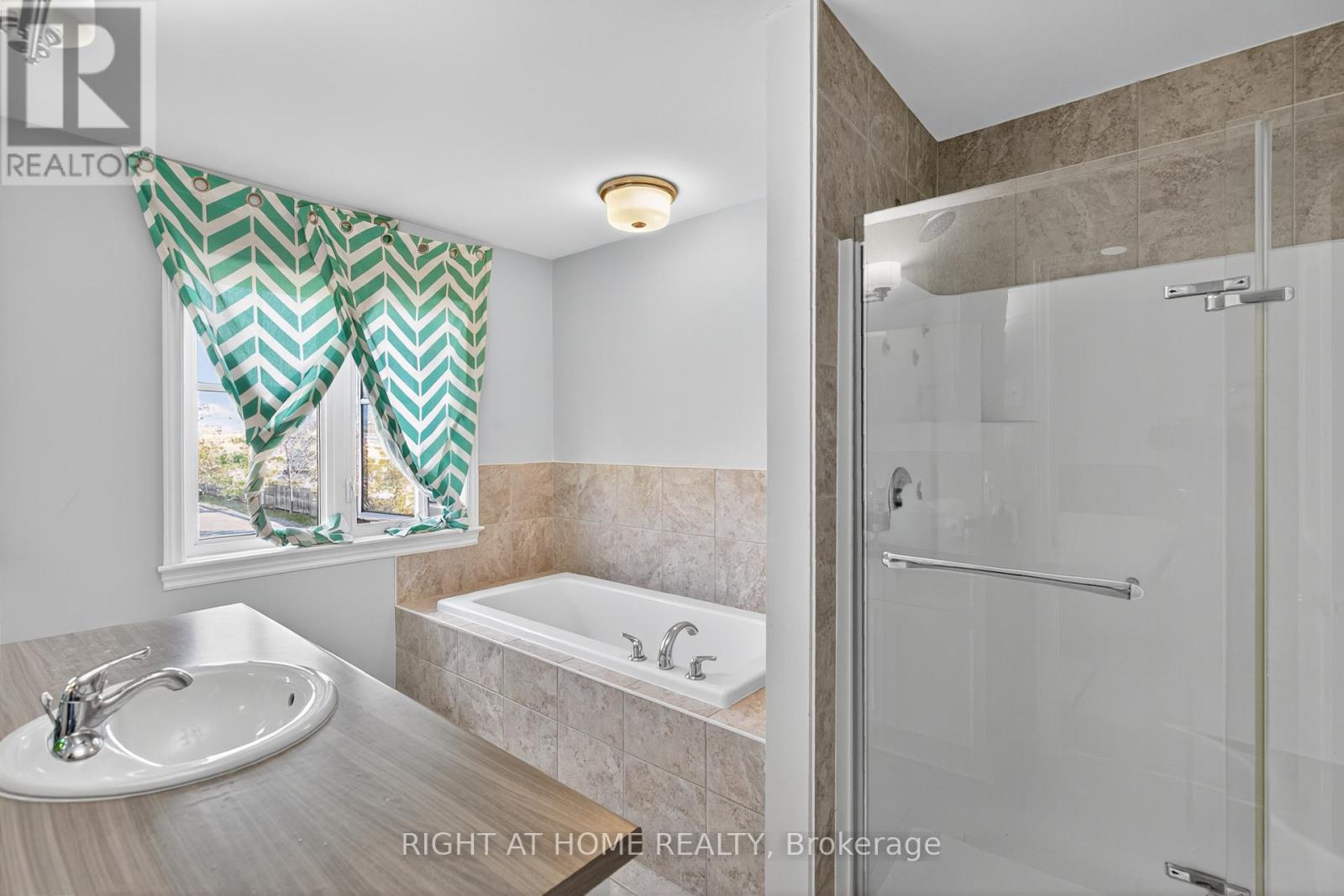 772 Cedar Creek Drive, Ottawa, Ontario  K1T 0B2 - Photo 18 - X12481959