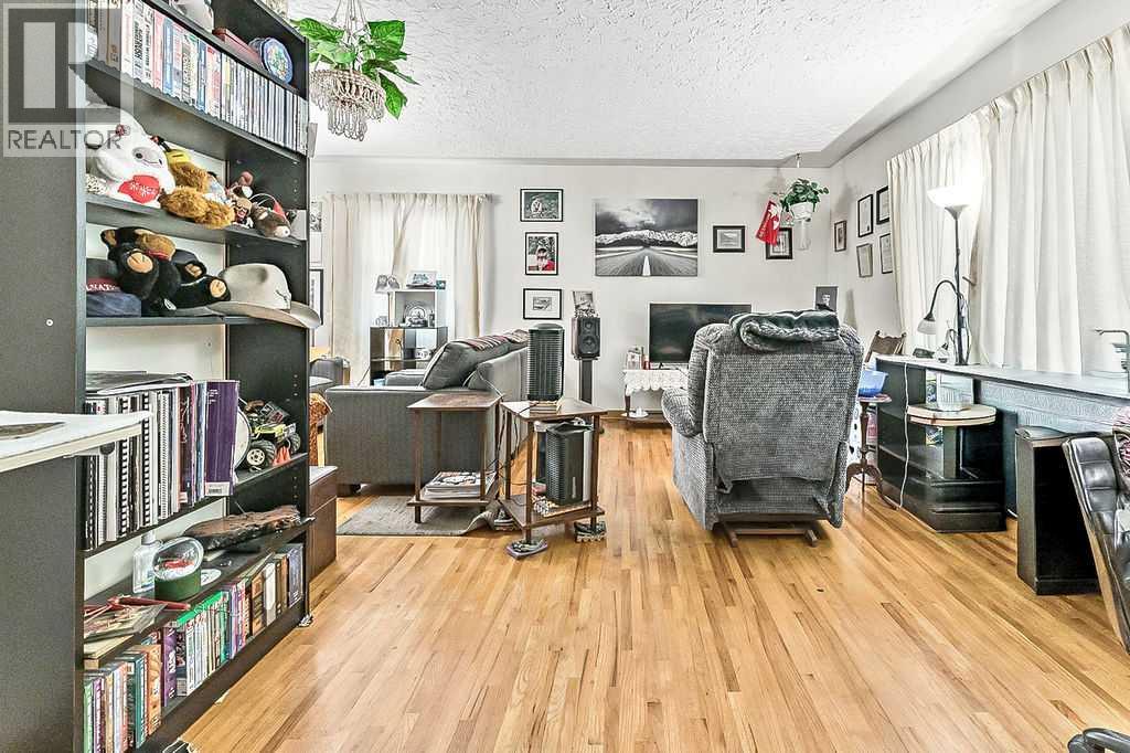 2731 Morley Trail Nw, Calgary, Alberta  T2M 4G8 - Photo 5 - A2266891