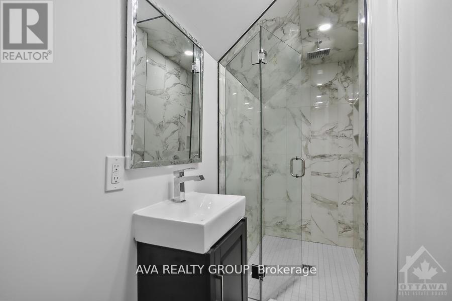 14 Gould Street, Ottawa, Ontario  K1Y 2P2 - Photo 12 - X12482497