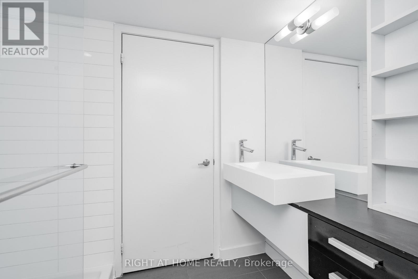 2509 - 38 Dan Leckie Way, Toronto, Ontario  M5V 2V6 - Photo 11 - C12480144