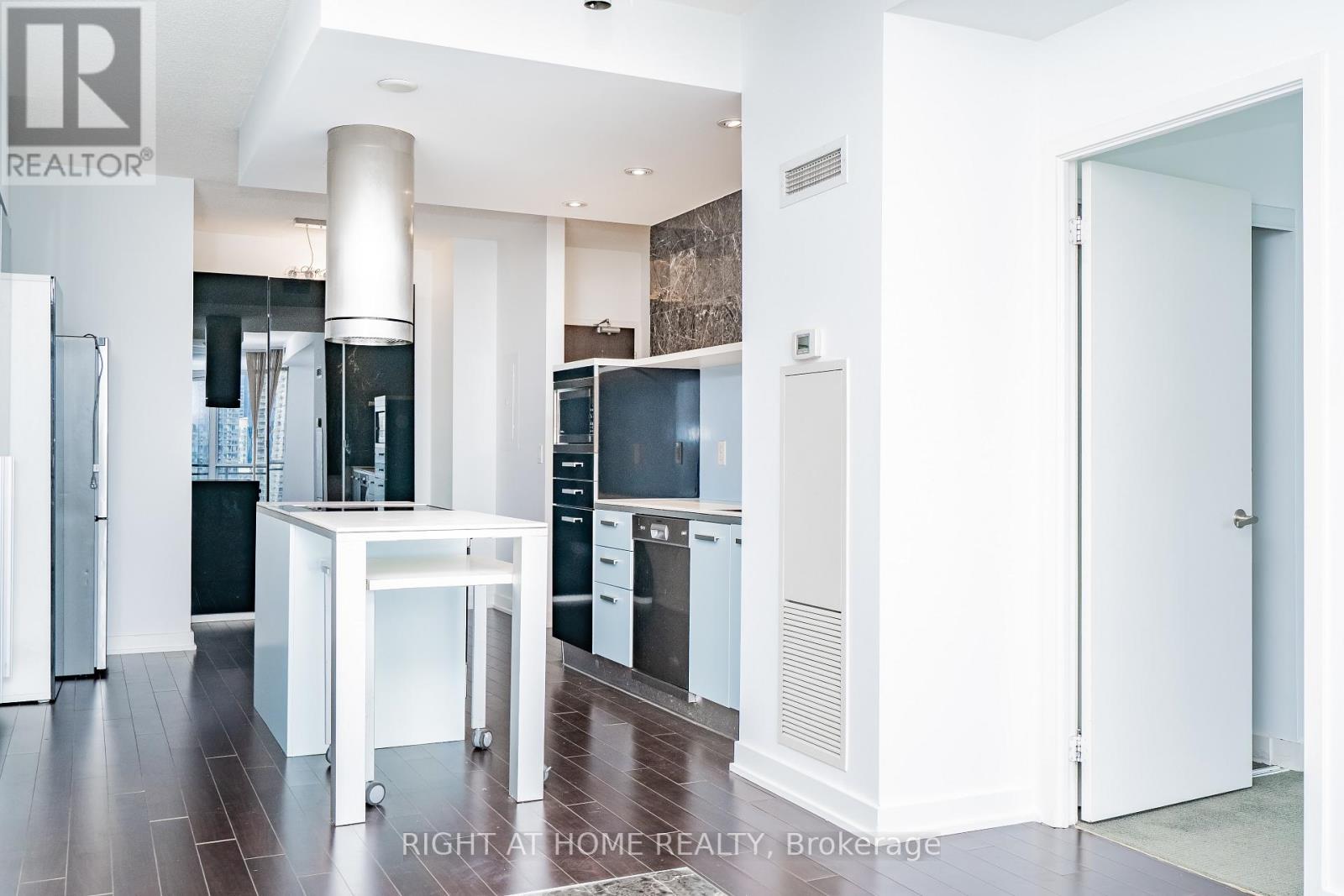 2509 - 38 Dan Leckie Way, Toronto, Ontario  M5V 2V6 - Photo 14 - C12480144