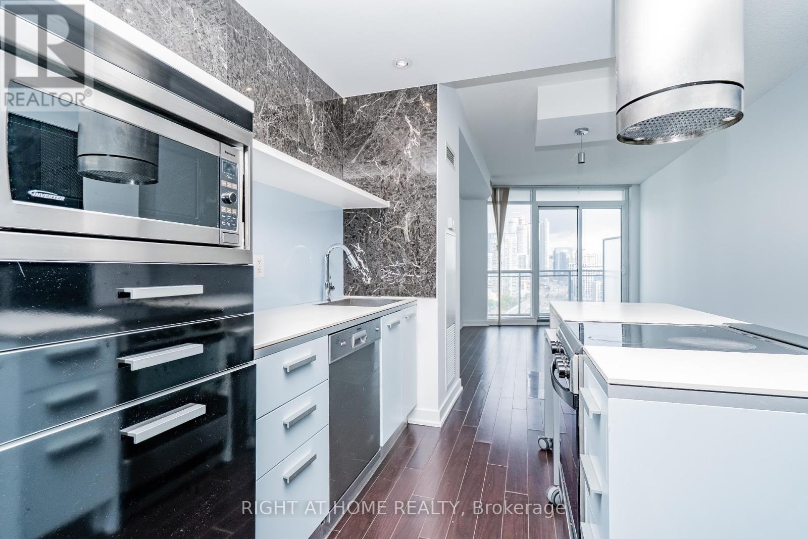 2509 - 38 Dan Leckie Way, Toronto, Ontario  M5V 2V6 - Photo 17 - C12480144