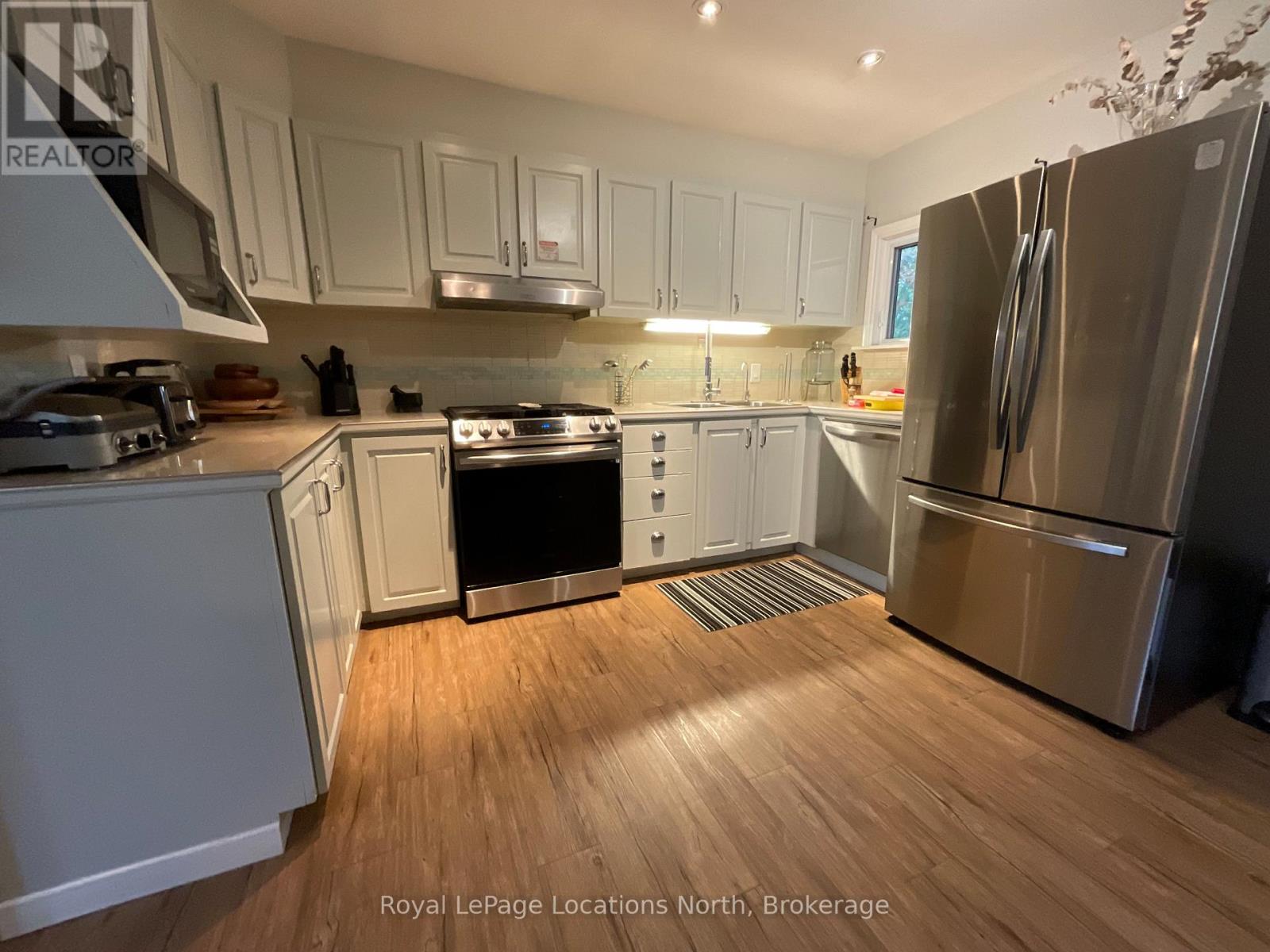 184 Dunkerron Avenue, Wasaga Beach, Ontario  L9Z 2G8 - Photo 13 - S12459071